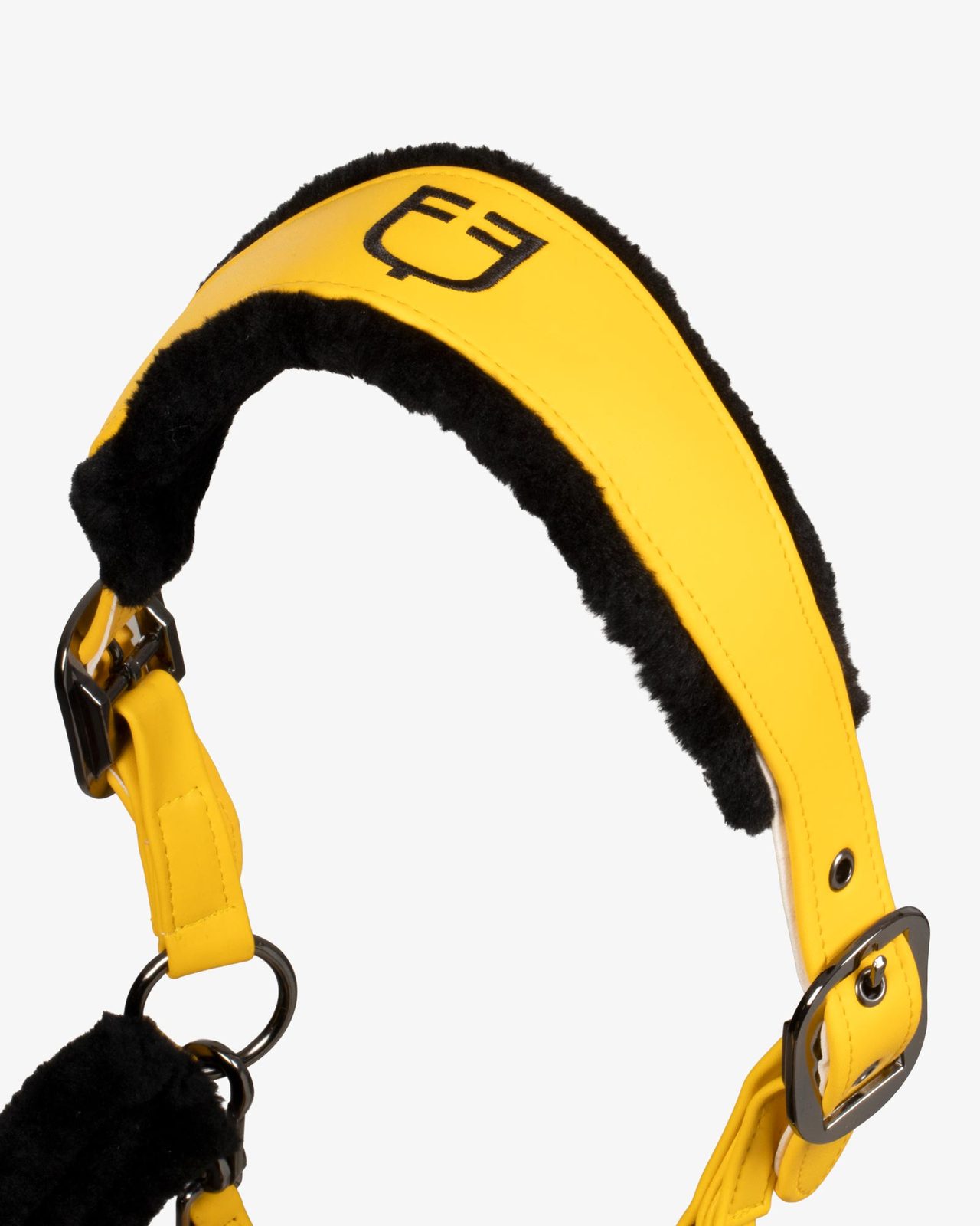 Polypropylene halter with faux sheepskin padding