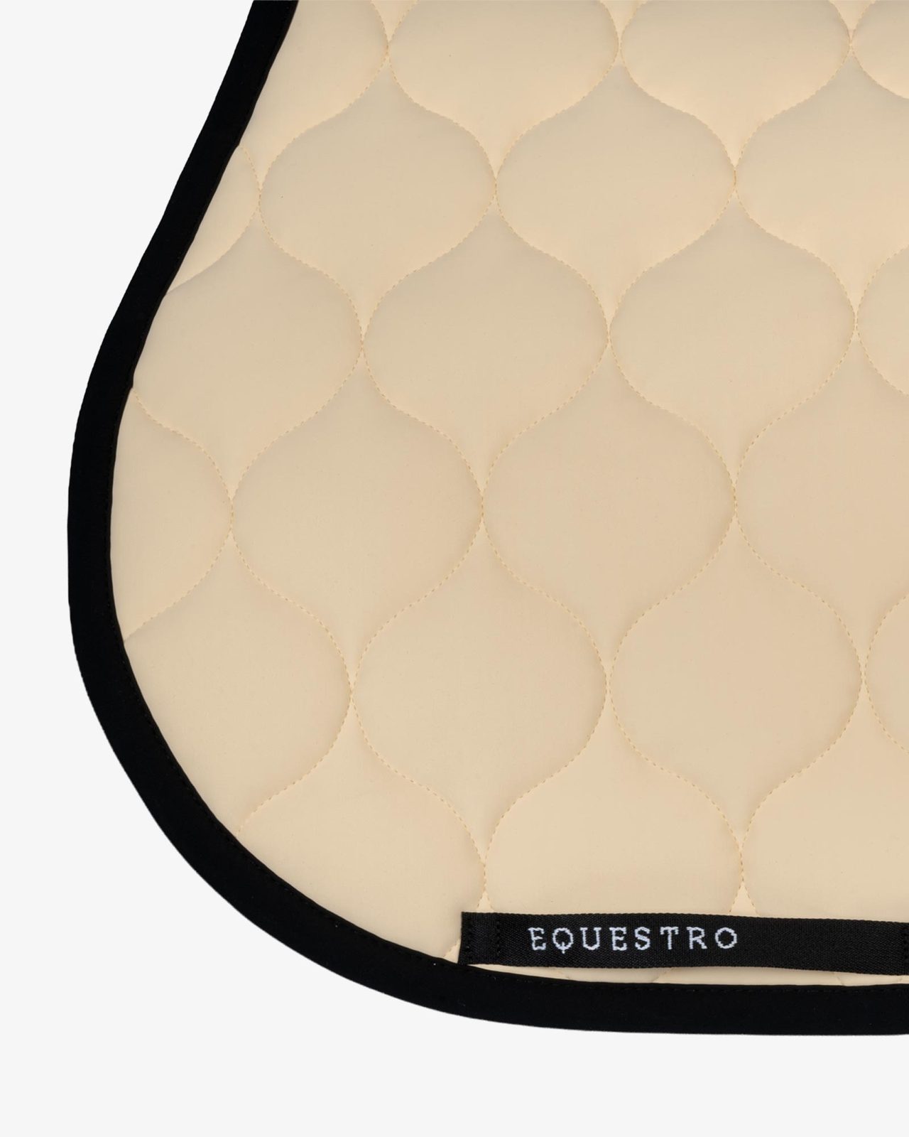 Jumping saddle pad with onion quilting