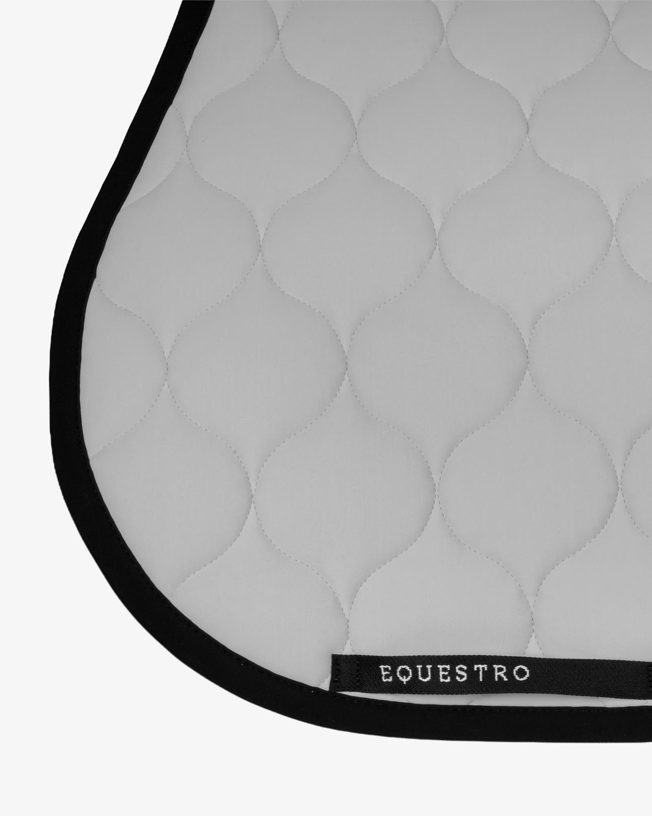 Jumping saddle pad with onion quilting
