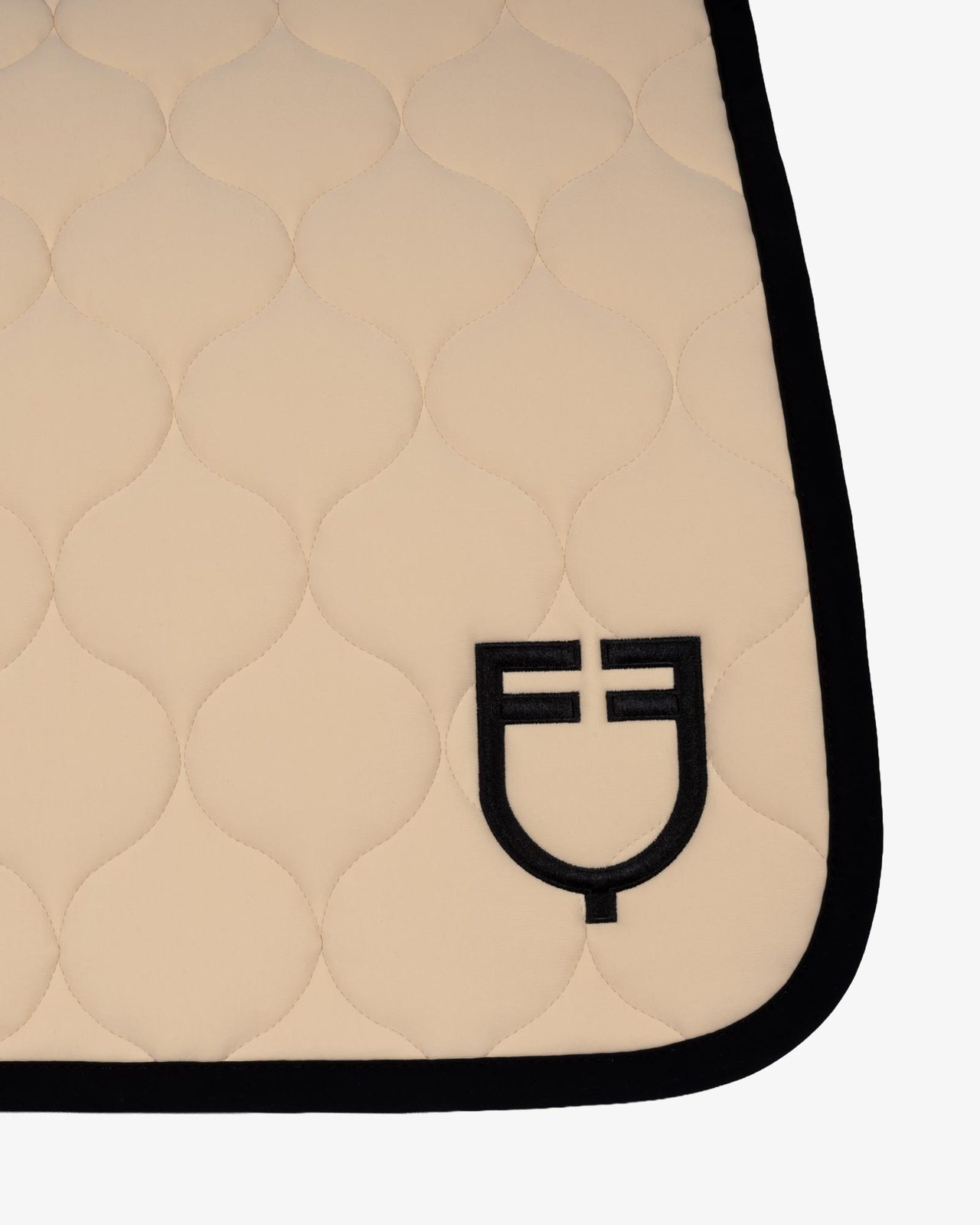 Dressage saddle pad with onion quilting