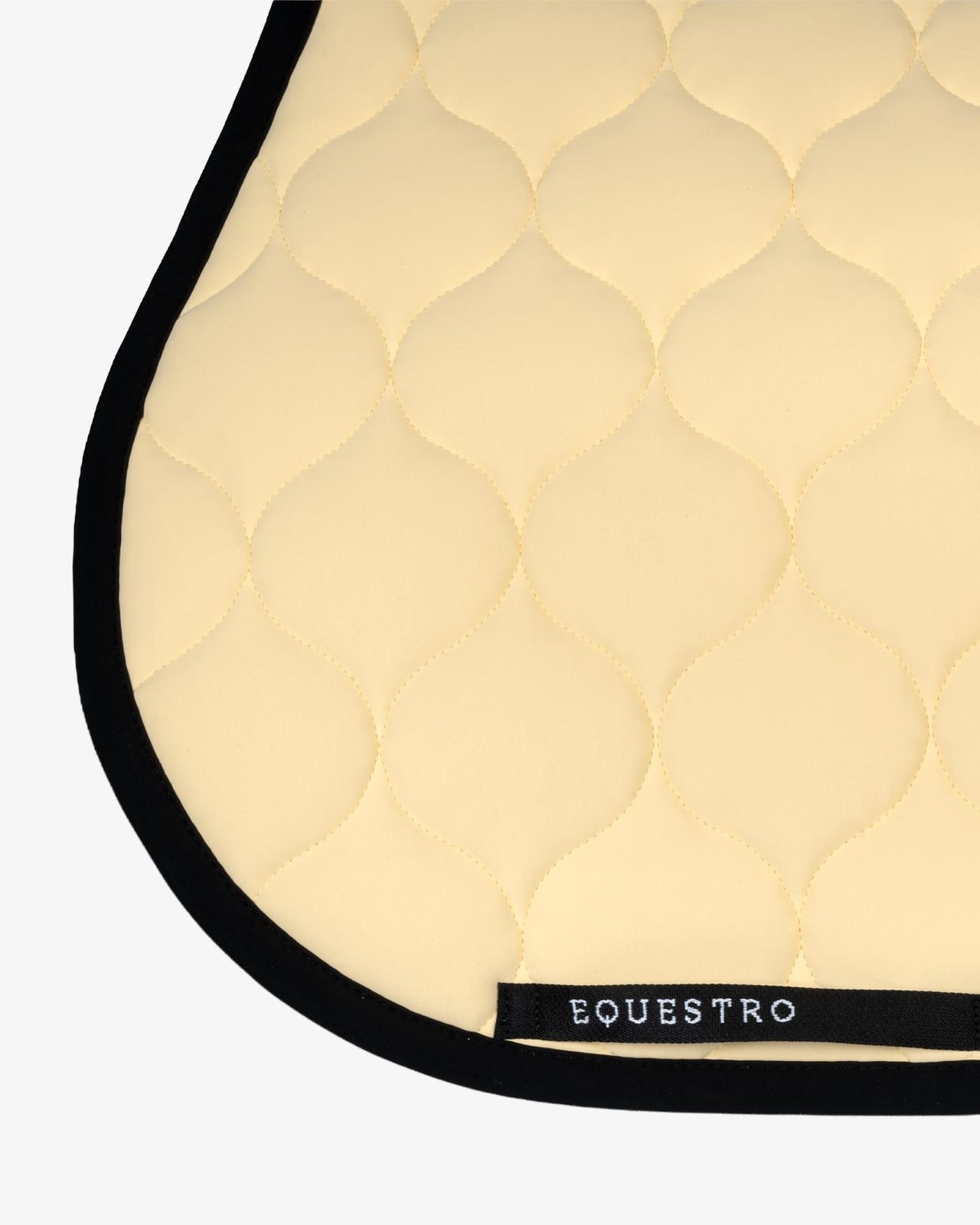 Jumping saddle pad with onion quilting