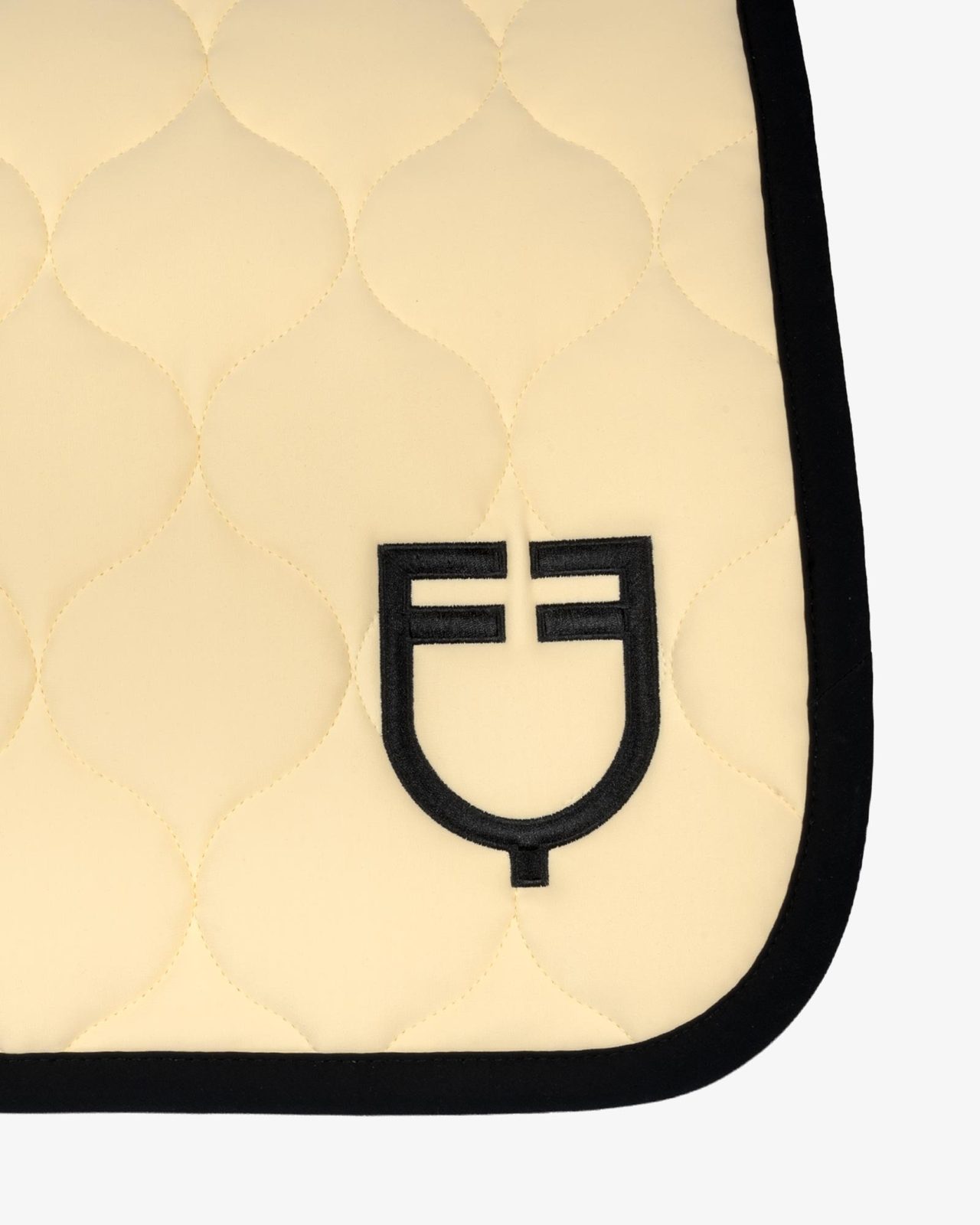 Jumping saddle pad with onion quilting