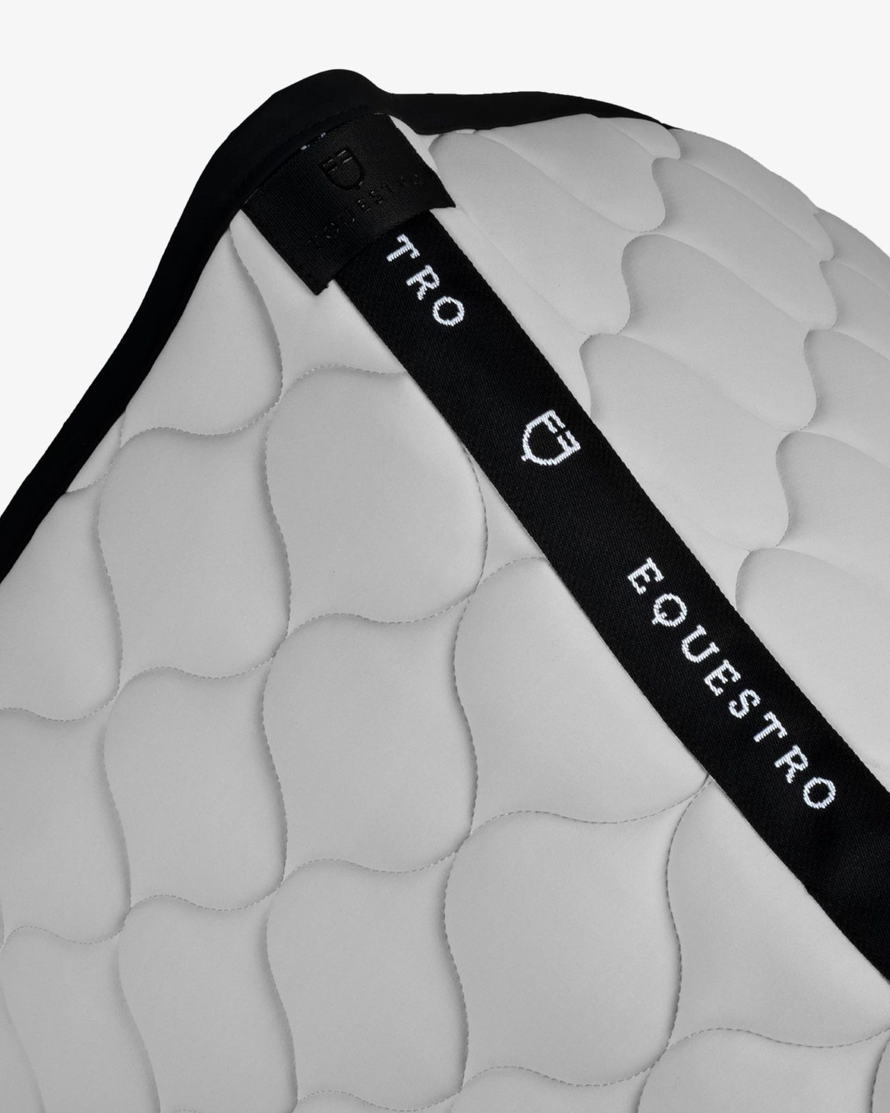 Dressage saddle pad with onion quilting