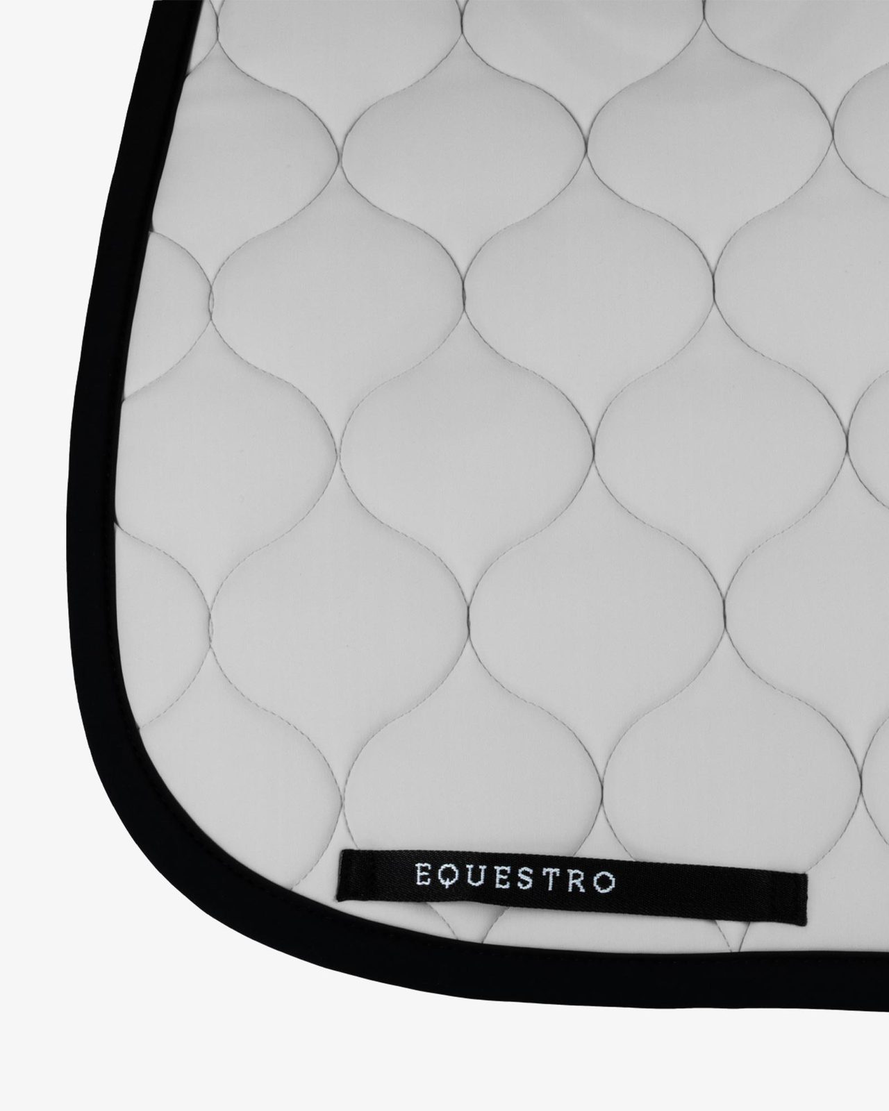 Dressage saddle pad with onion quilting