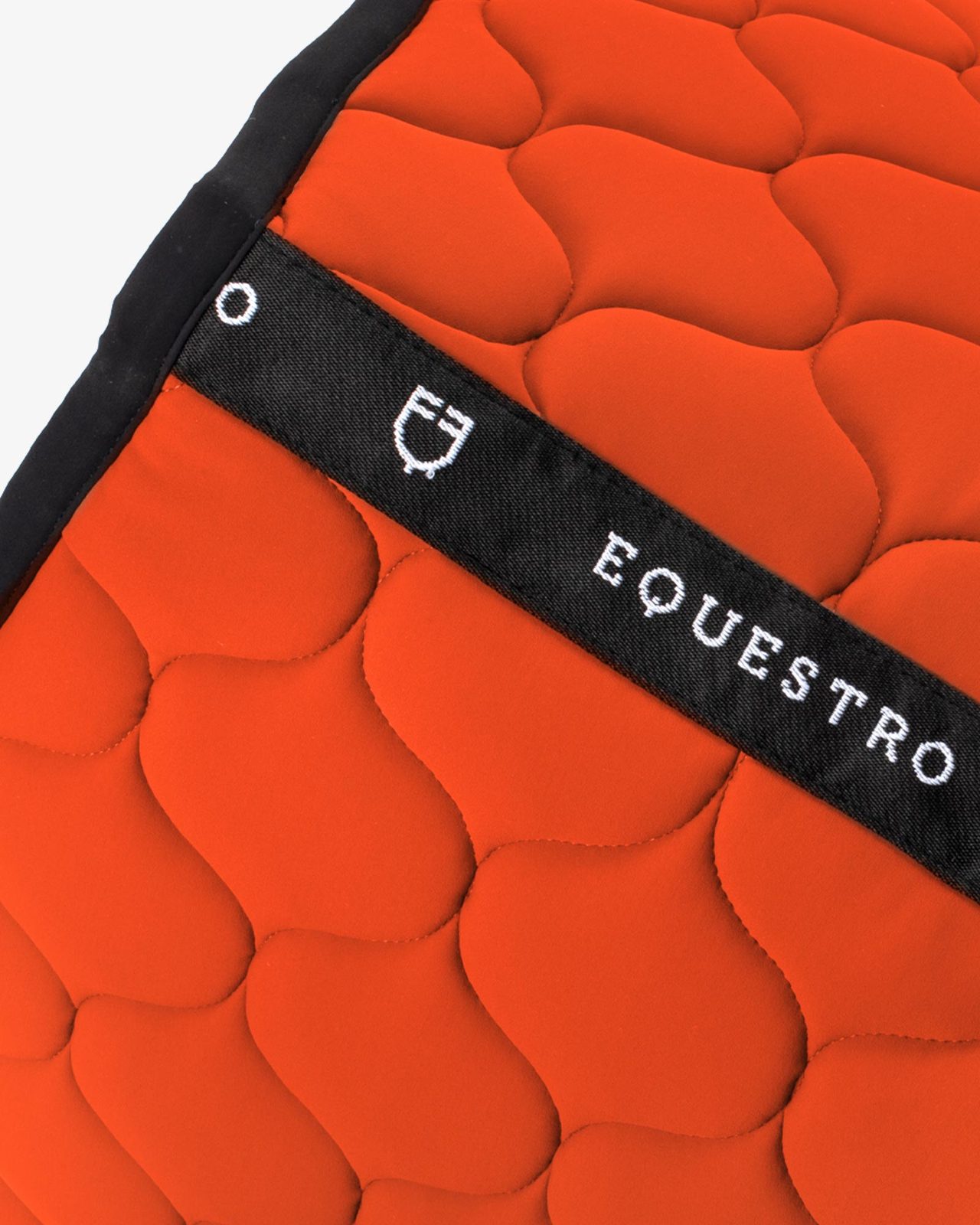 Jumping saddle pad with onion quilting