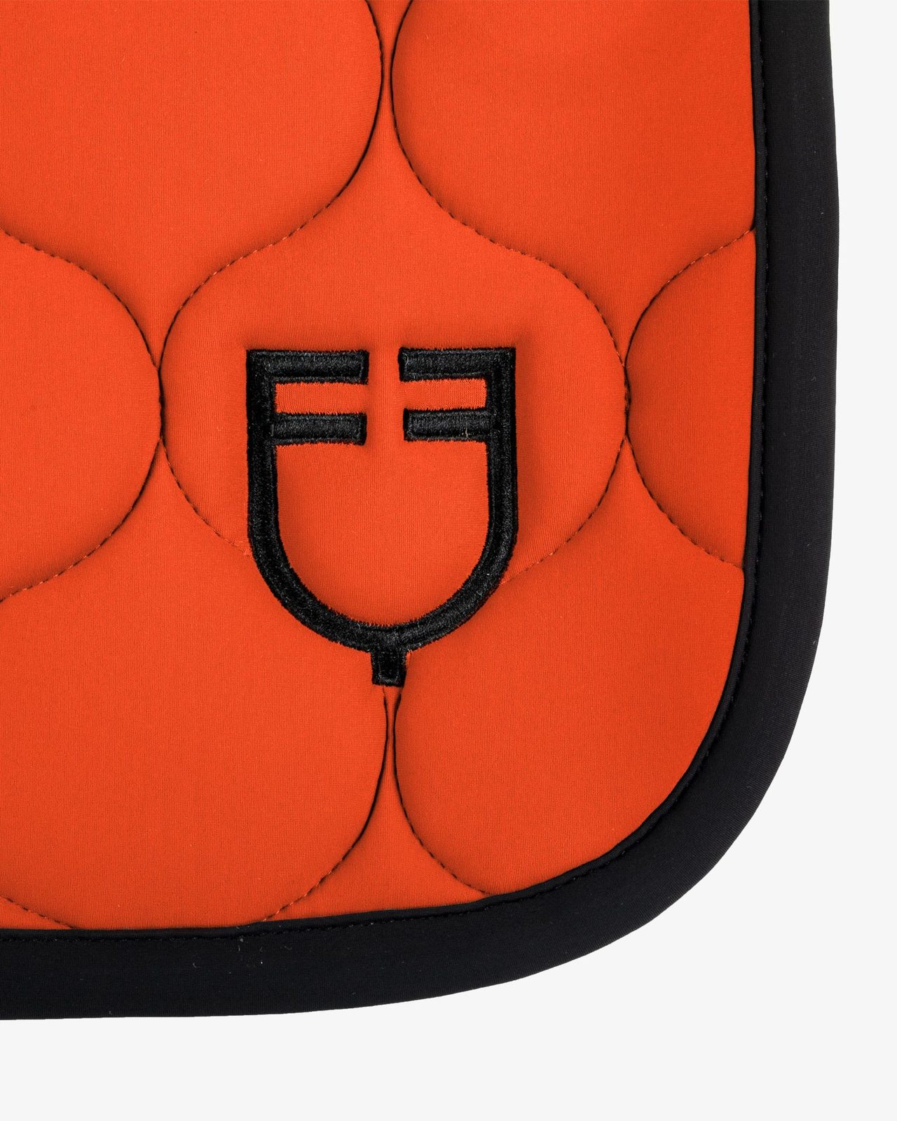 Jumping saddle pad with onion quilting