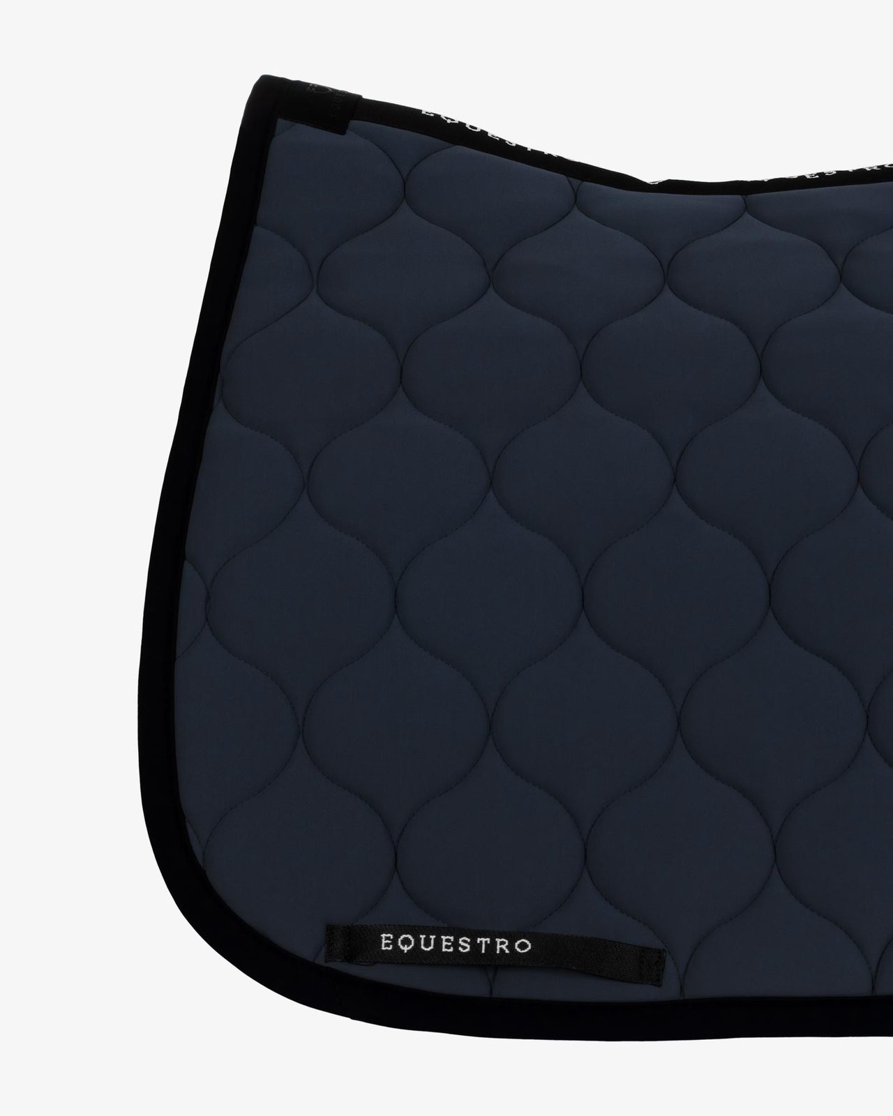 Dressage saddle pad with onion quilting