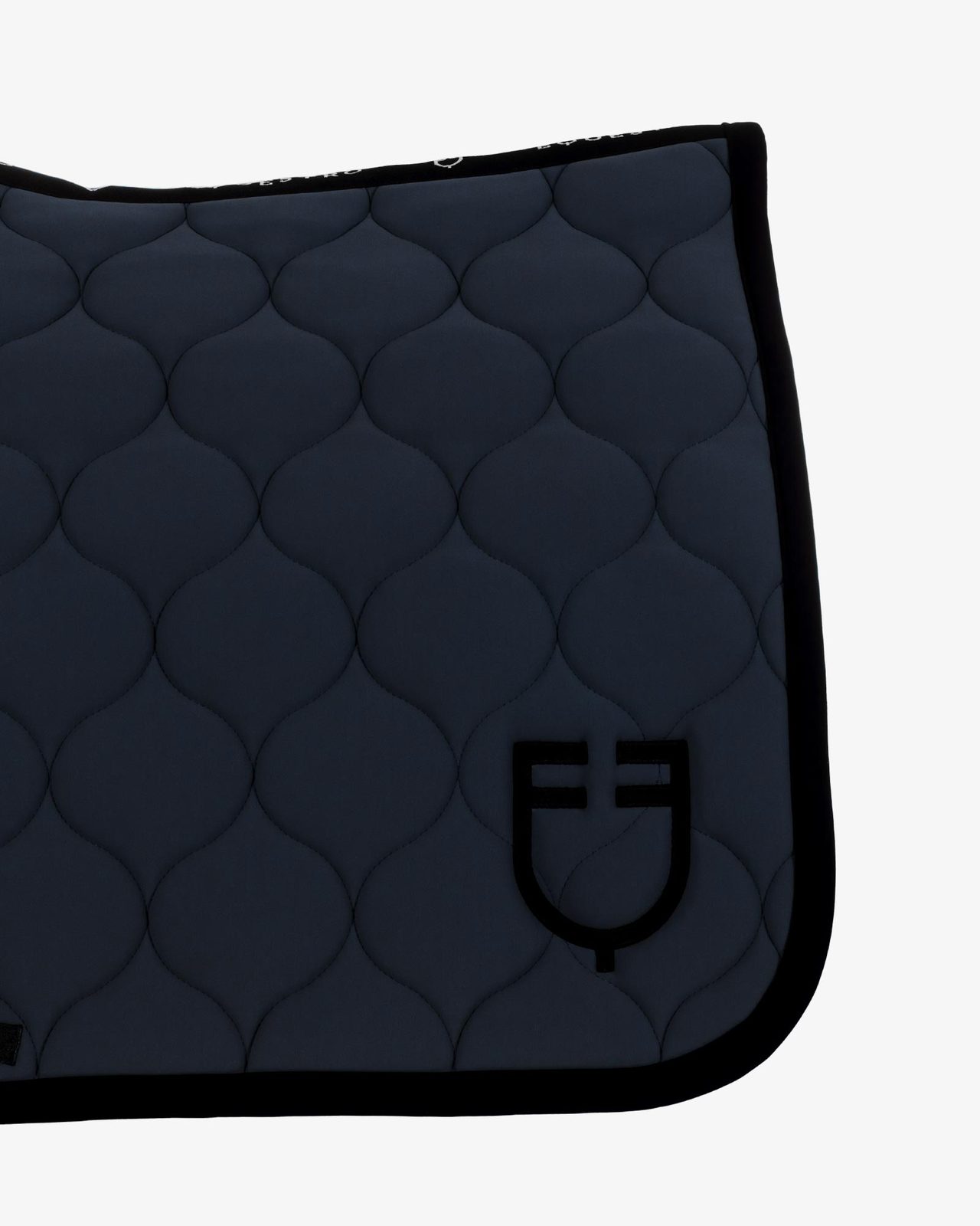Dressage saddle pad with onion quilting