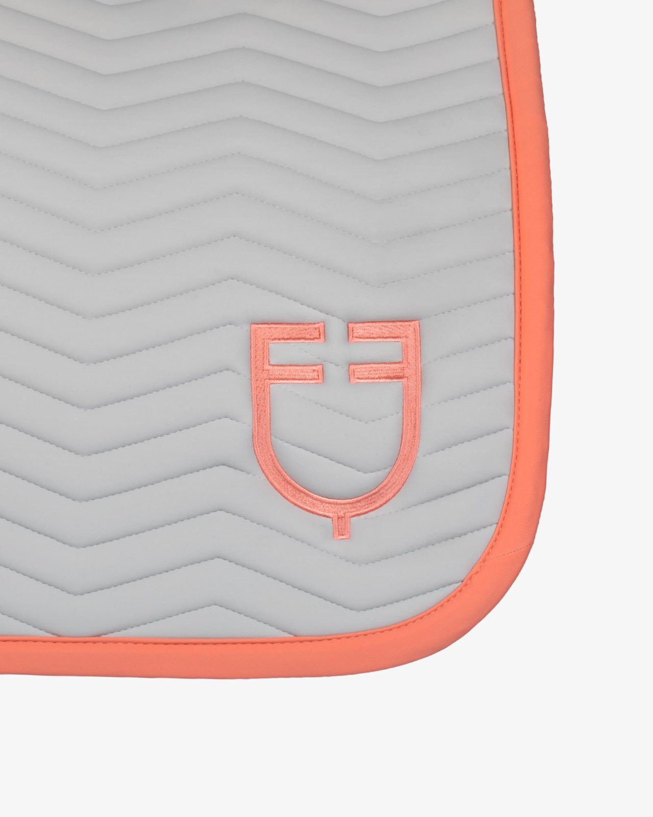 Wave Quilting jumping saddle pad in technical fabric