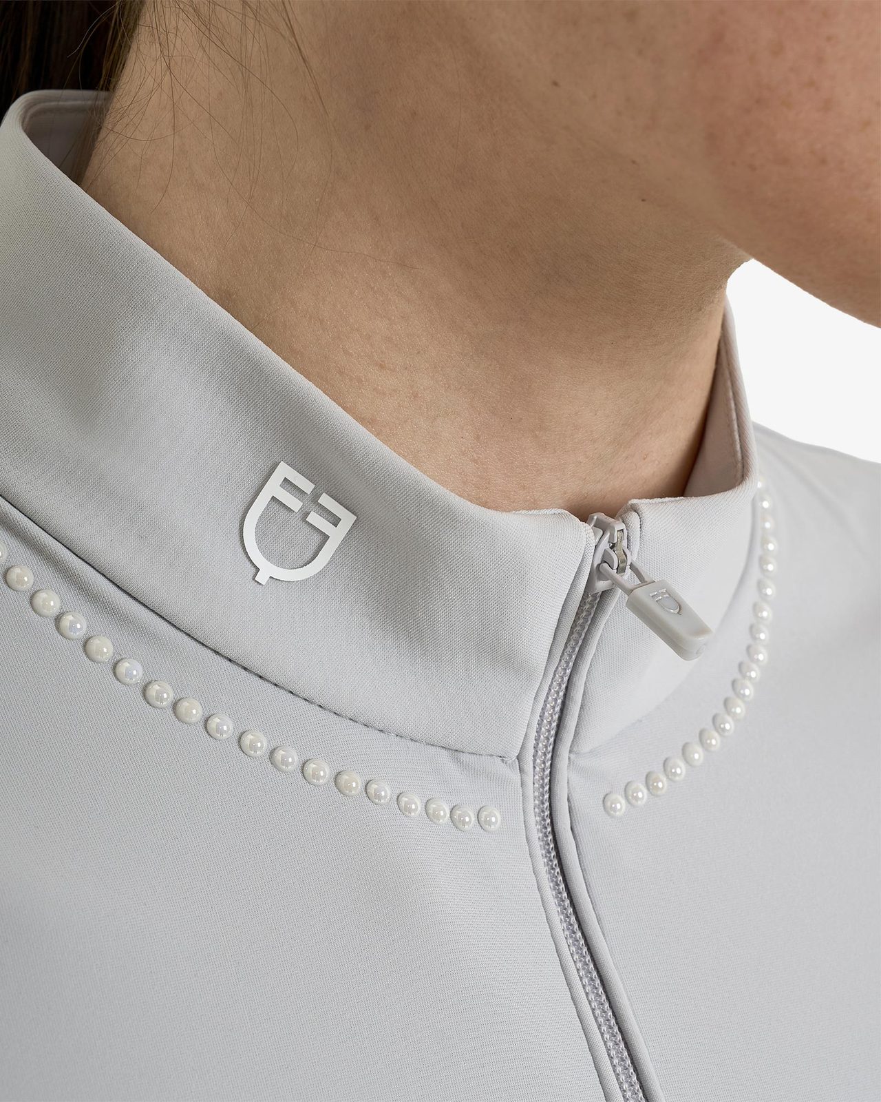 Polo training donna slim fit con zip e perline sul colletto