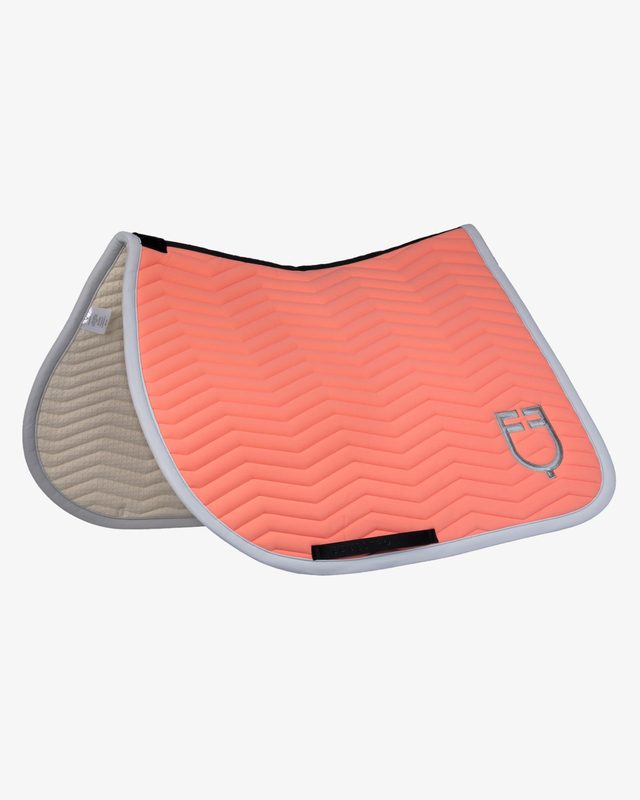 Wave Quilting jumping saddle pad in technical fabric