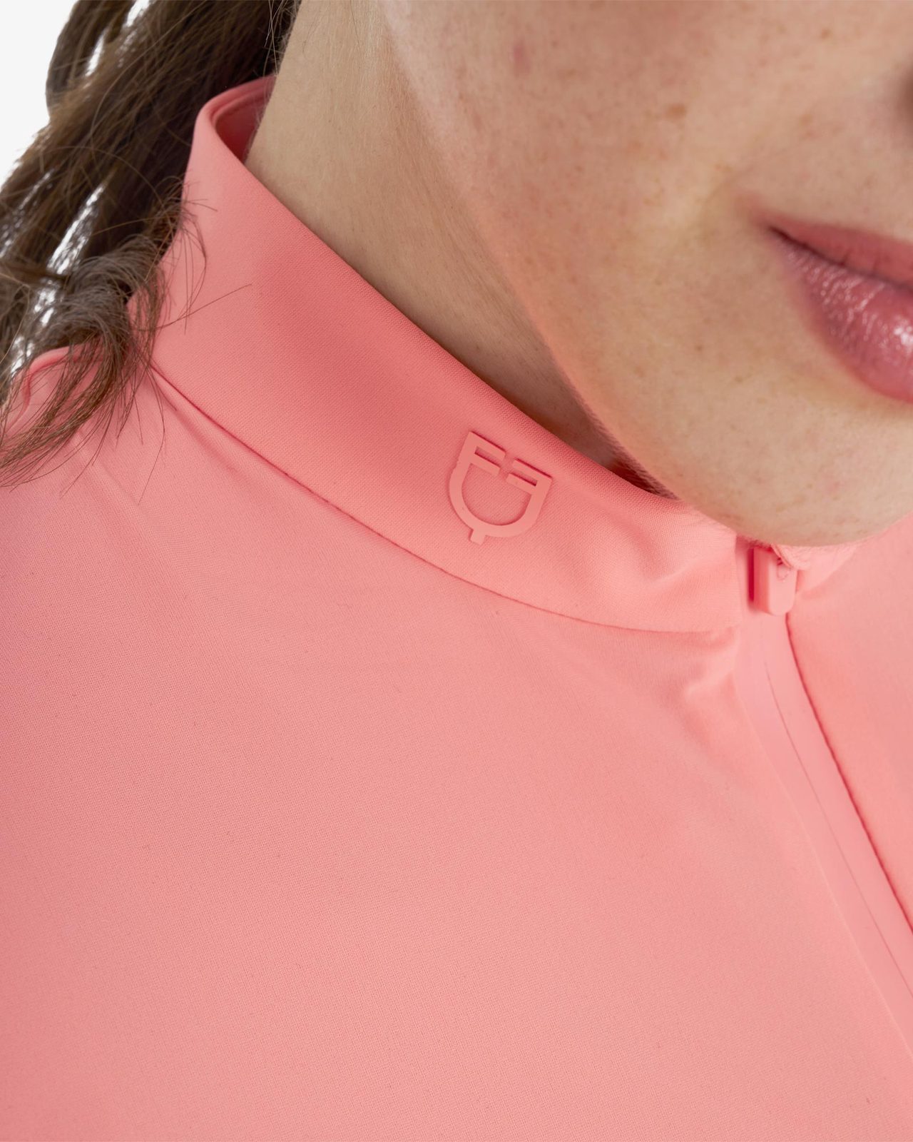 T-shirt donna da allenamento in tessuto tecnico con microfori