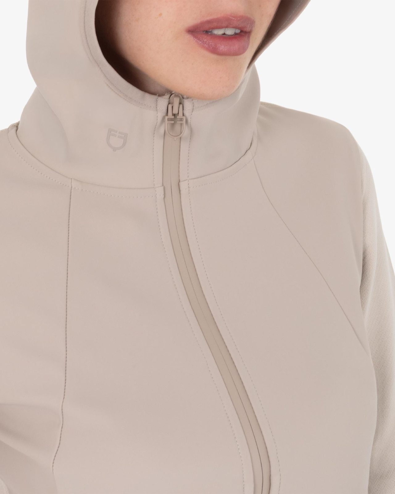Felpa tecnica donna con cappuccio e inserti micro mesh