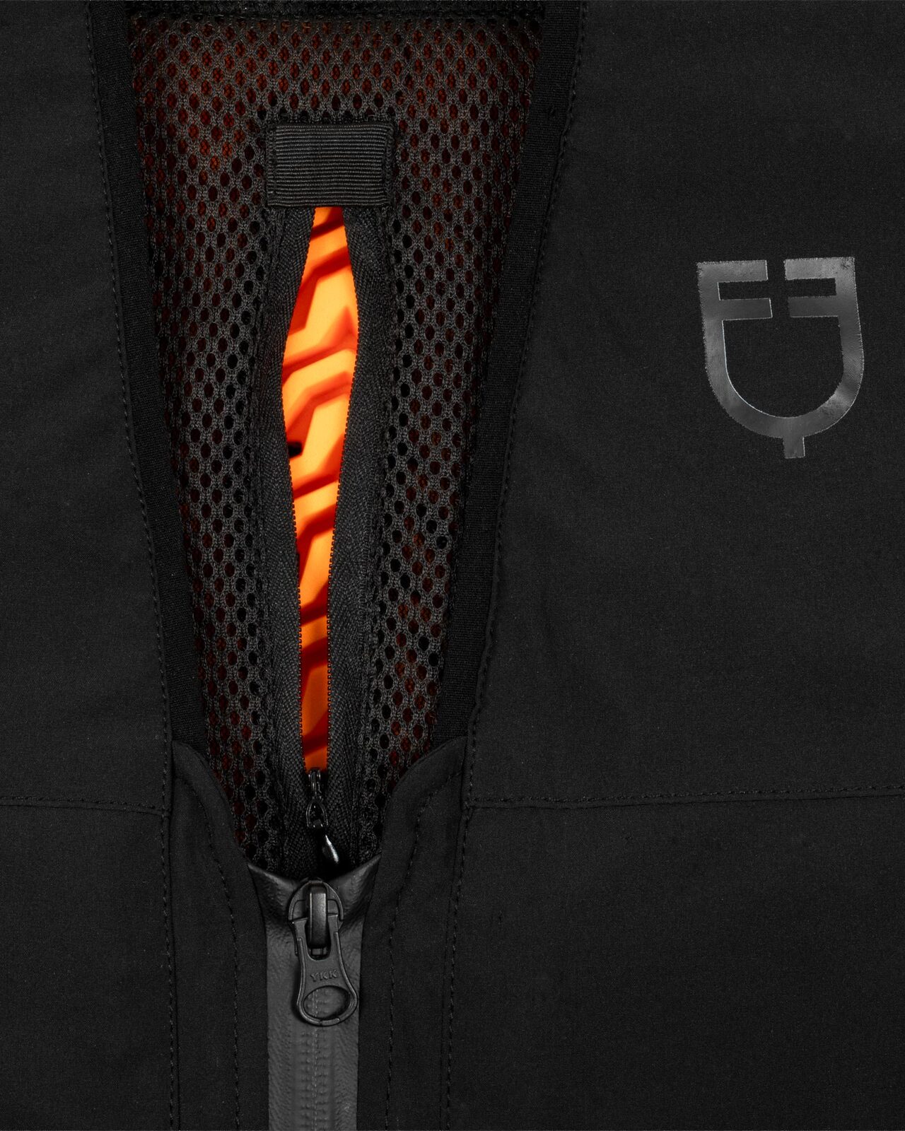 Airbag vest with level 2 back protector