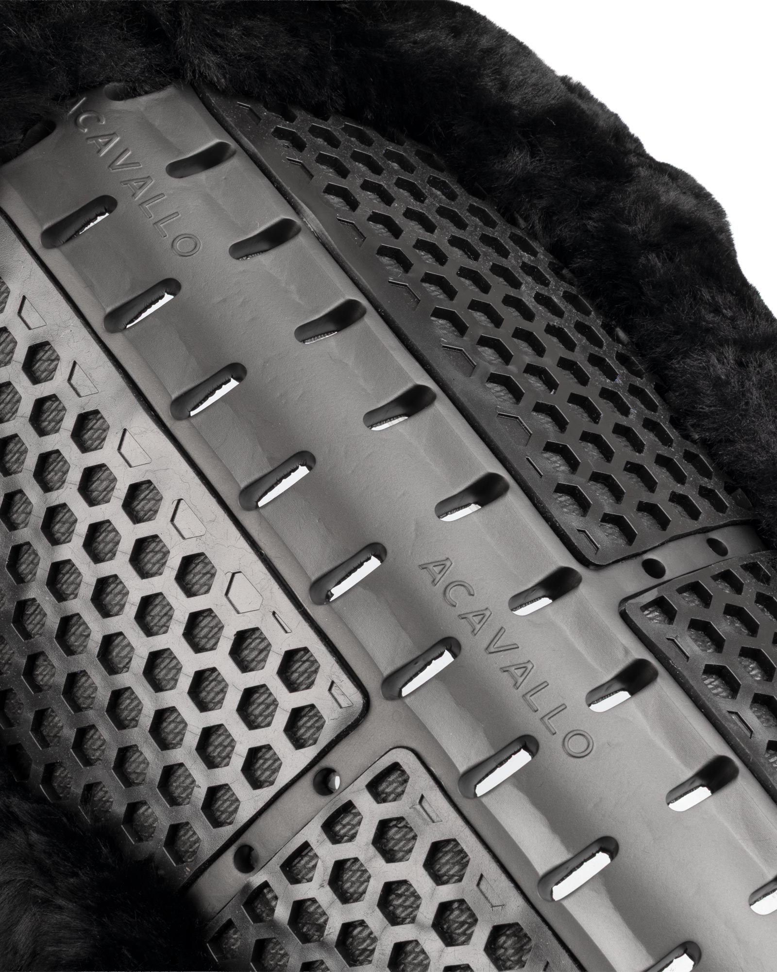 Acavallo® Piuma Aero Balance gel pad in EVA and cut-out sheepskin. Practical, lightweight, and functional.