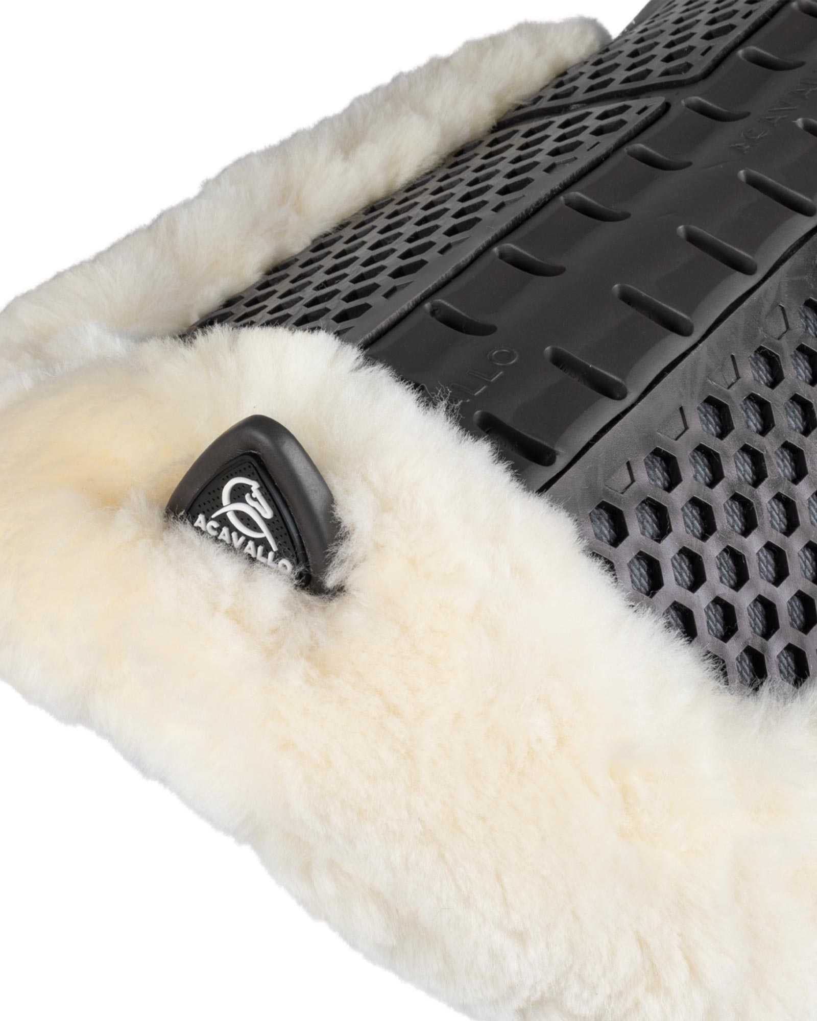 Acavallo® Piuma Aero Balance gel pad in EVA and cut-out sheepskin. Practical, lightweight, and functional.