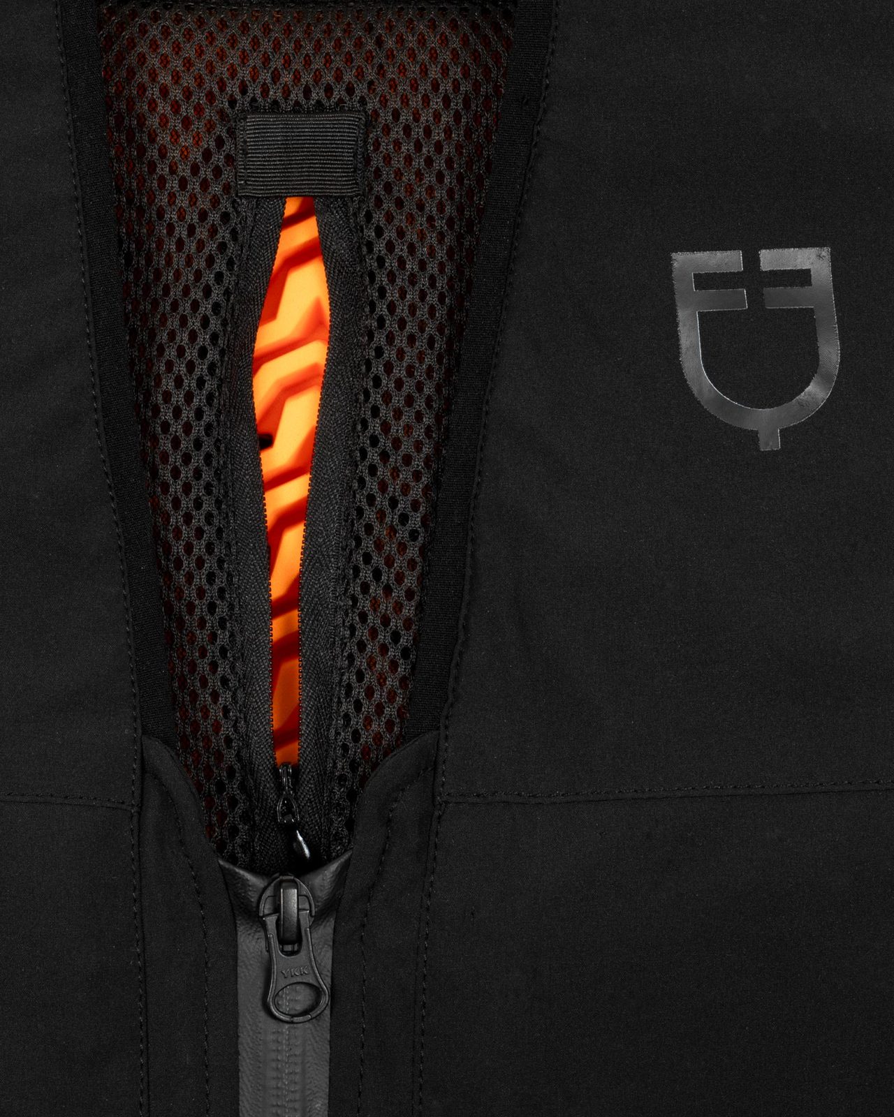 Airbag vest with level 2 back protector