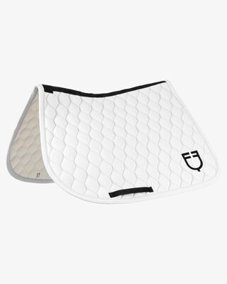 Jumping saddle pad with onion quilting