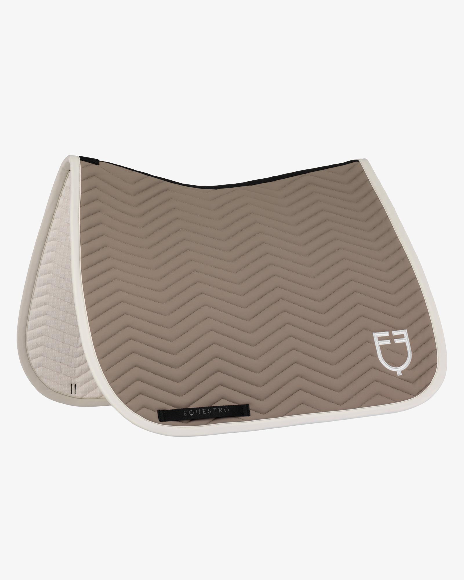 Dressage saddle pad with wave quilting