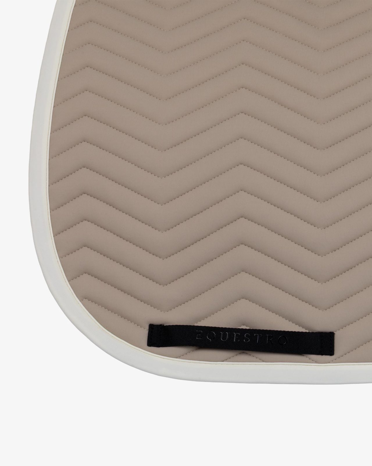Dressage saddle pad with wave quilting