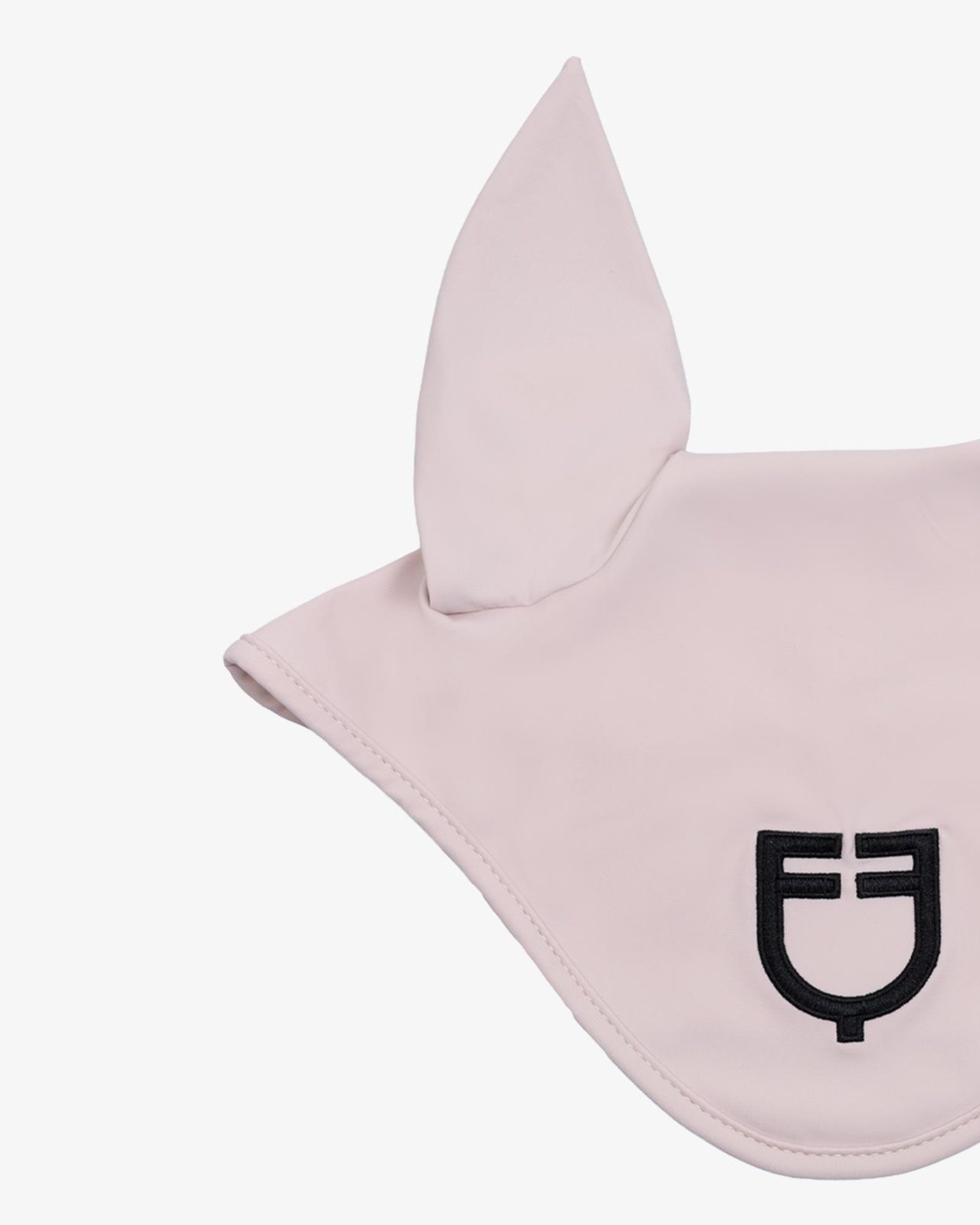 Technical fly veil with contrasting logo