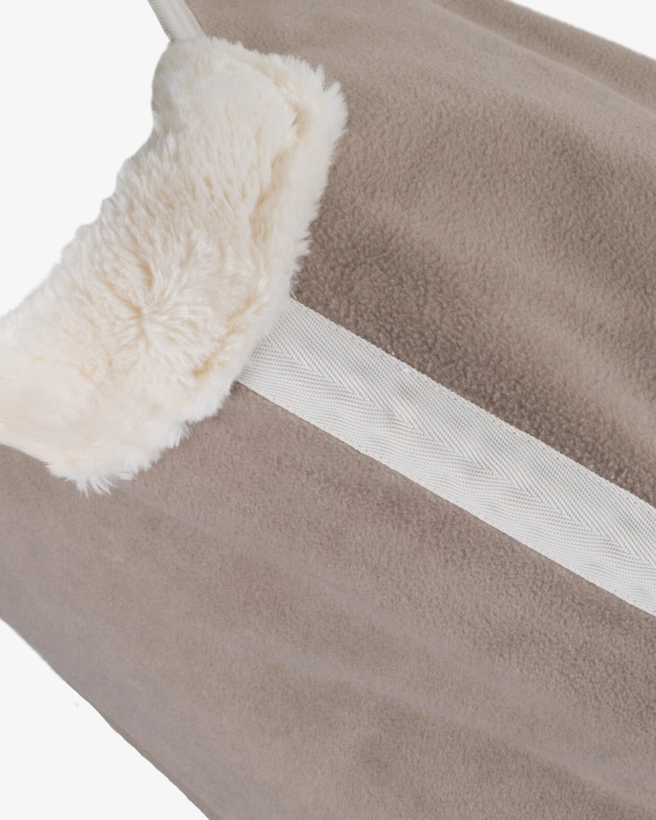 Fleece rug with contrasting details