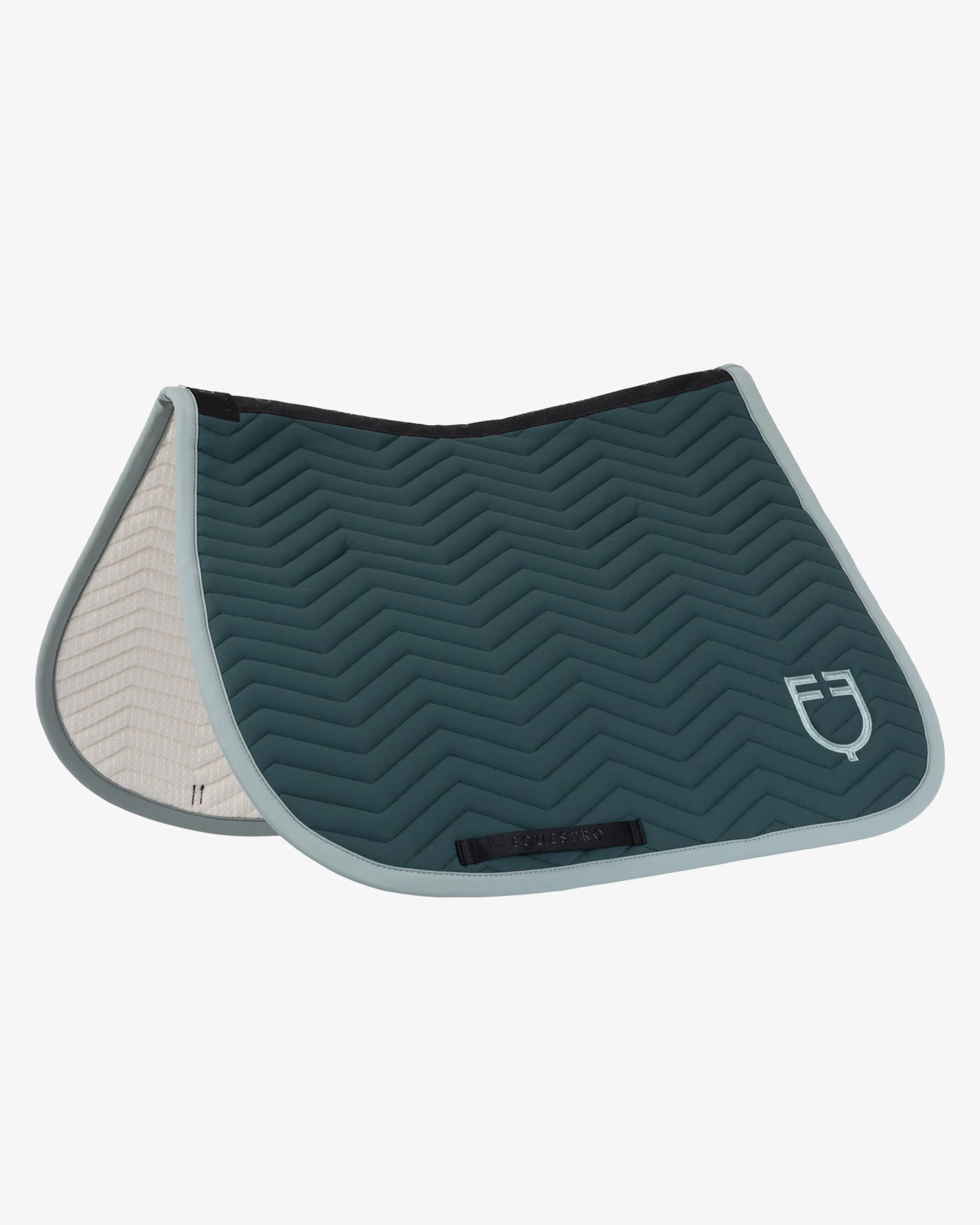 Jumping saddle pad with wave quilting