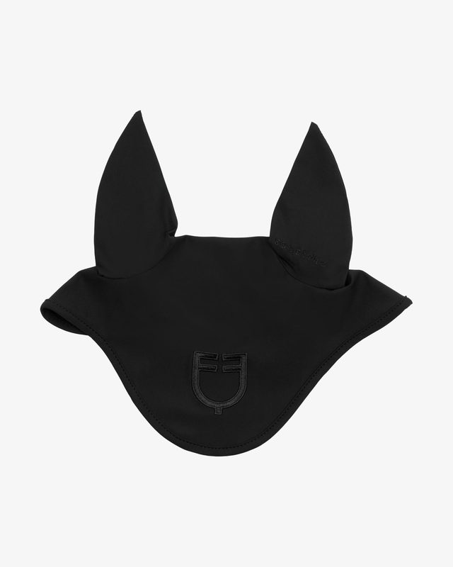 Technical fly veil with contrasting logo