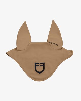 Technical fly veil with contrasting logo
