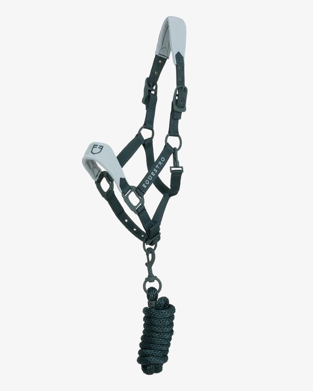 Technical halter with double adjustment and rubber-coated buckles