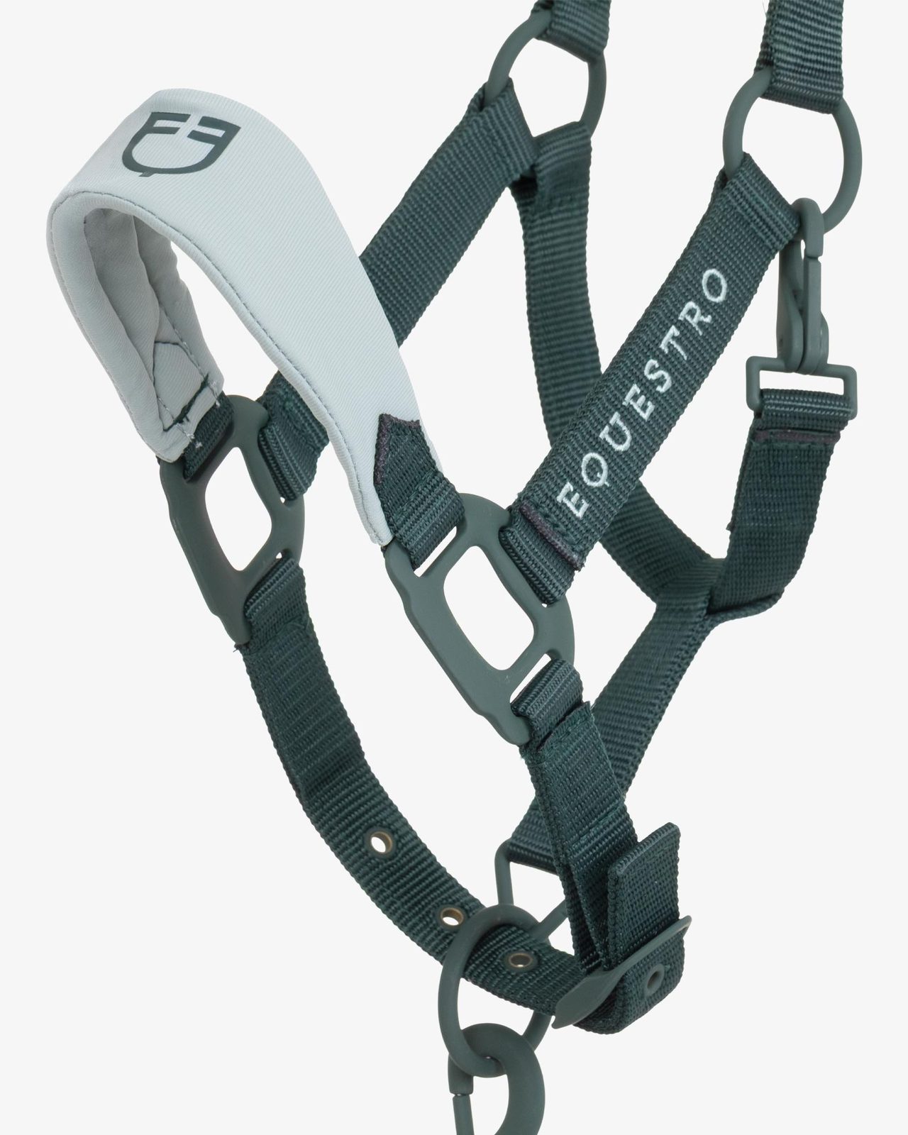Technical halter with double adjustment and rubber-coated buckles
