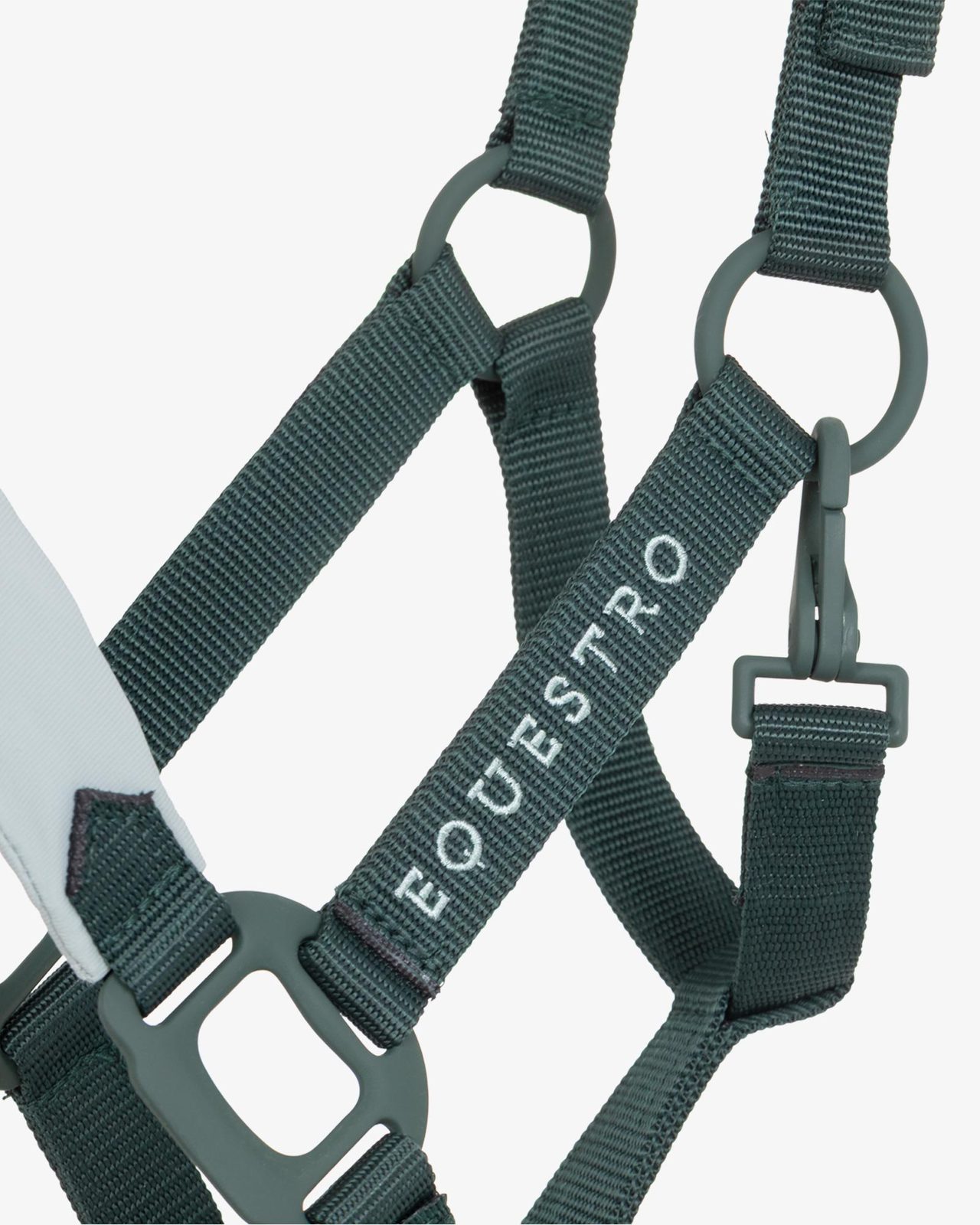 Technical halter with double adjustment and rubber-coated buckles