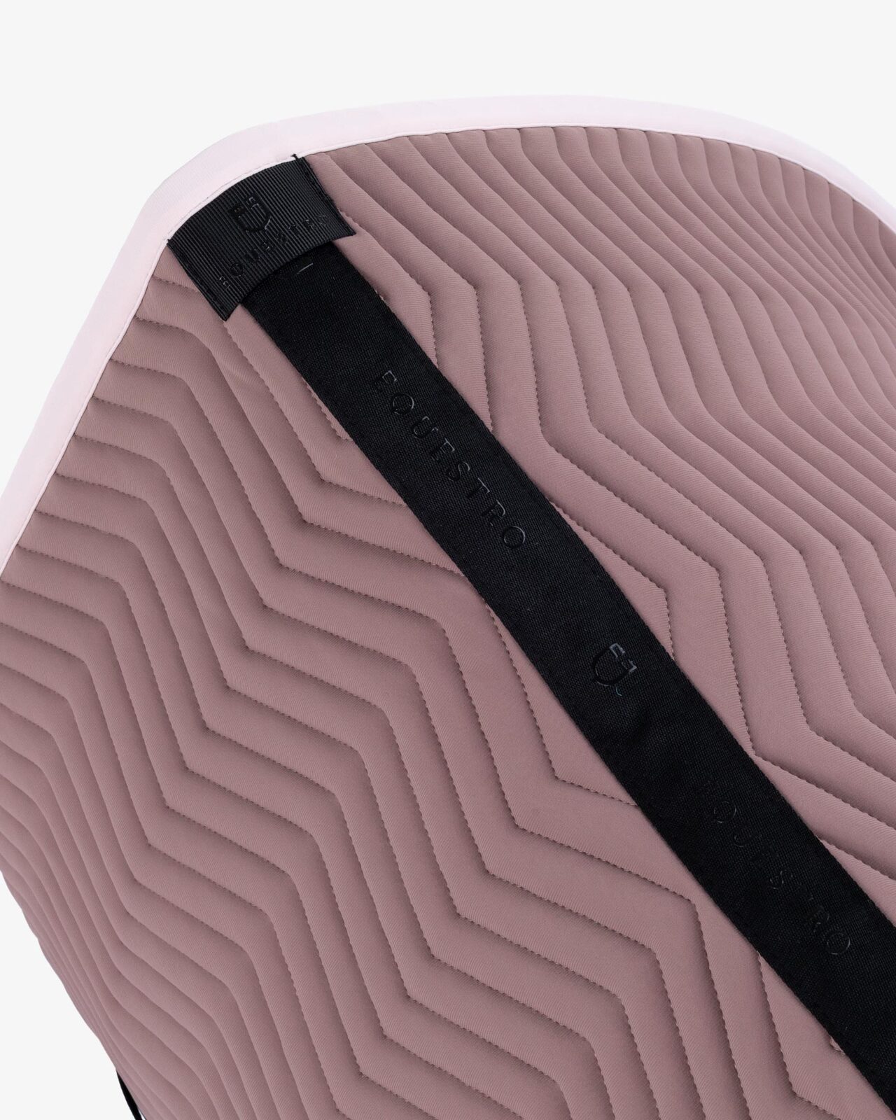 Dressage saddle pad with wave quilting