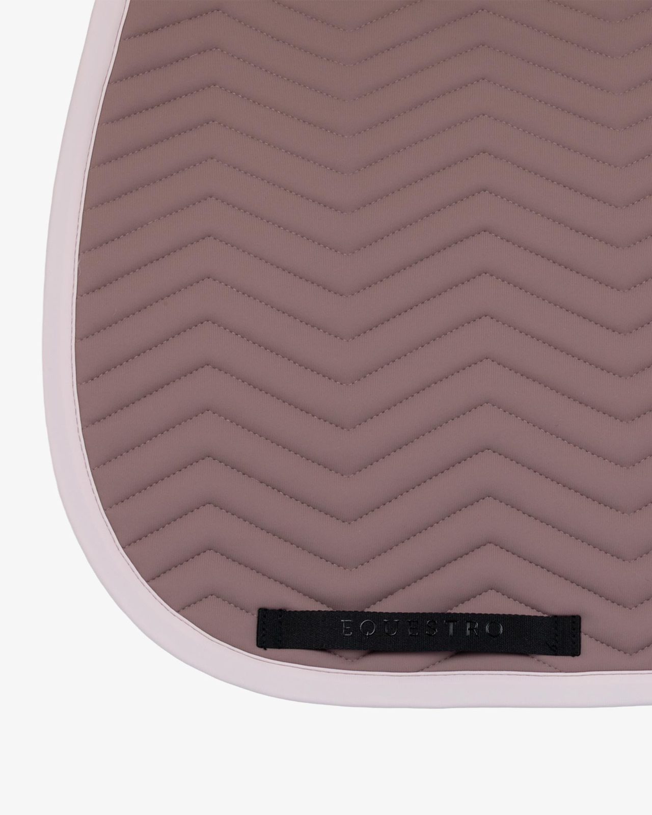 Dressage saddle pad with wave quilting