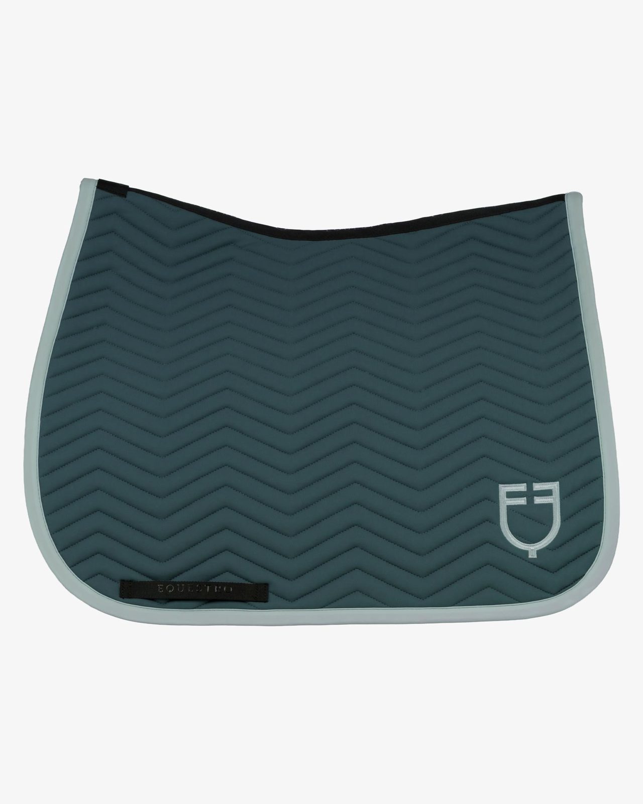 Dressage saddle pad with wave quilting