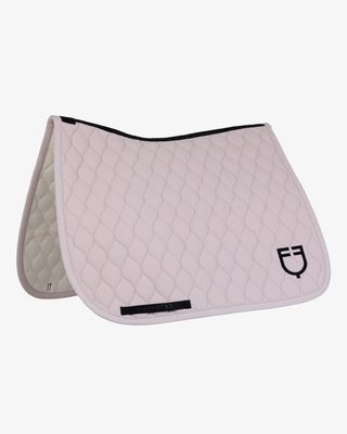 Dressage saddle pad with onion quilting