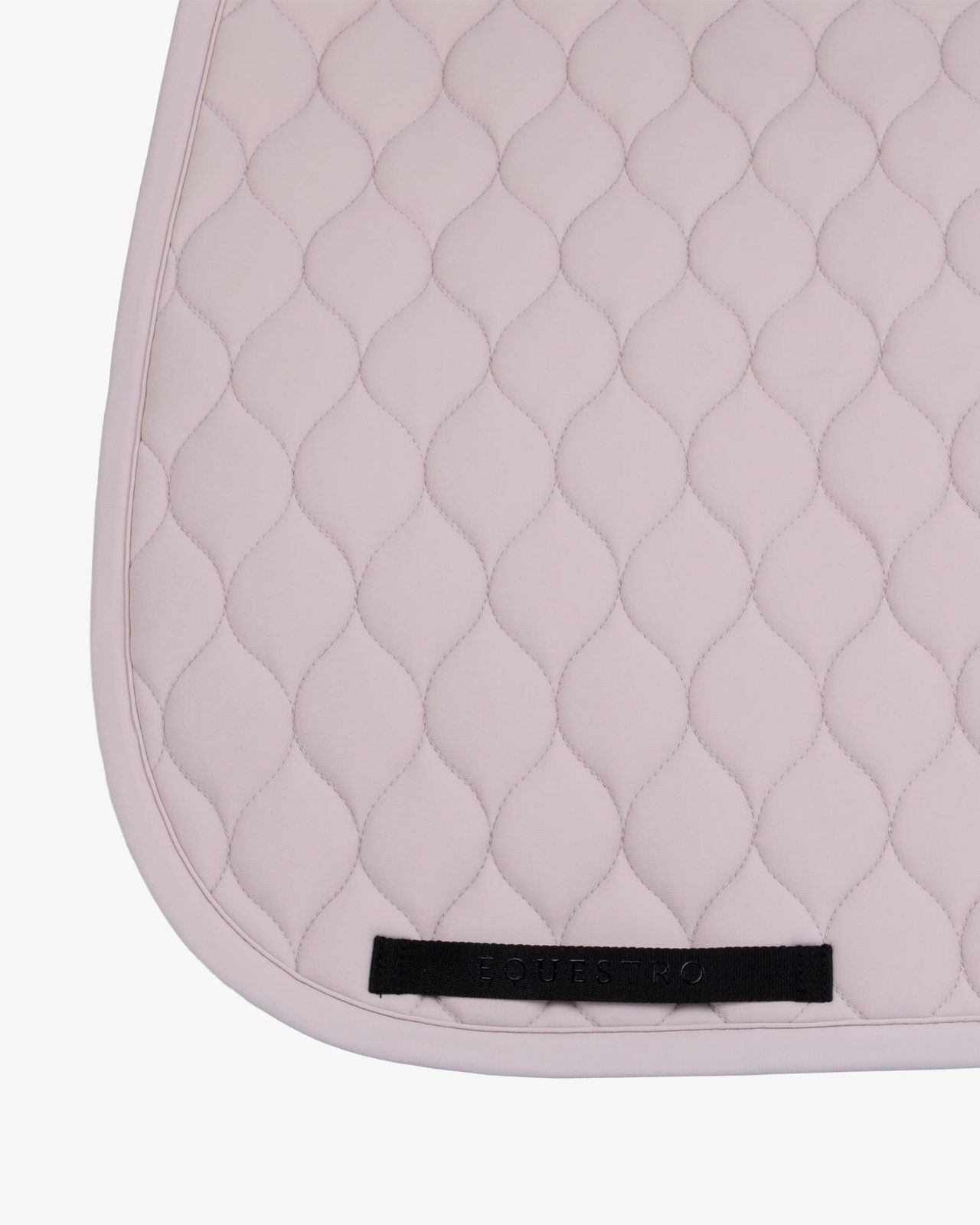 Dressage saddle pad with onion quilting
