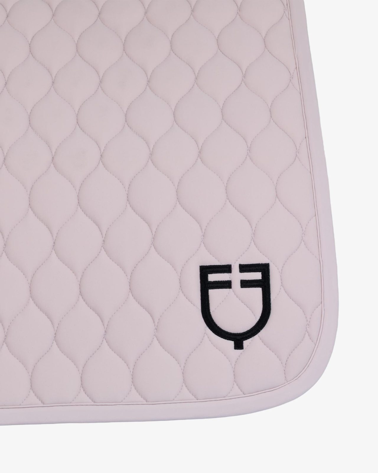 Dressage saddle pad with onion quilting