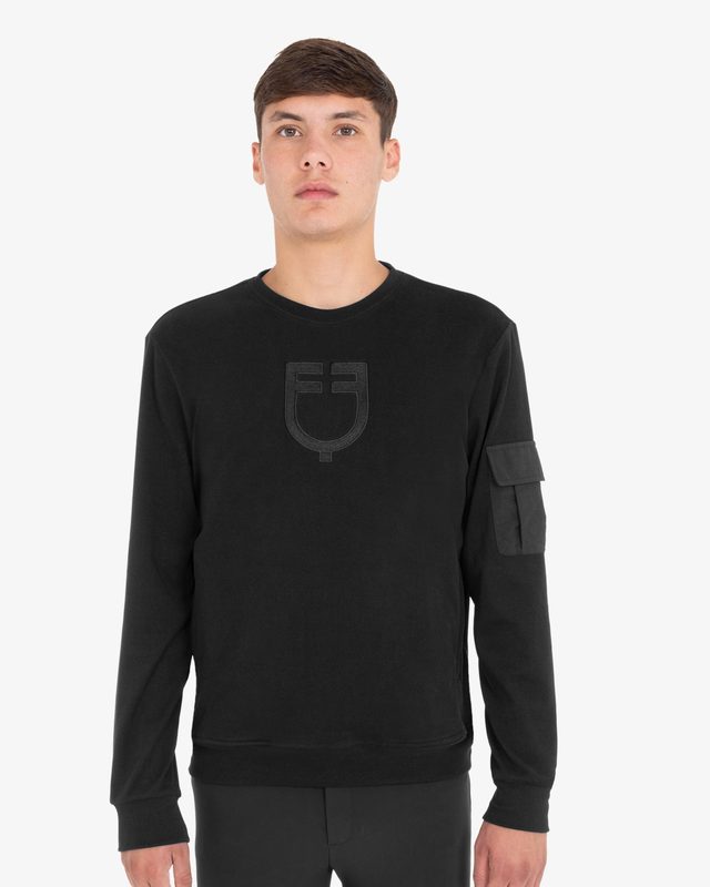 Men's fleece crewneck sweatshirt with side pocket