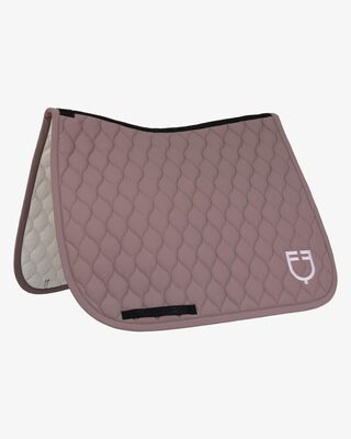 Dressage saddle pad with onion quilting