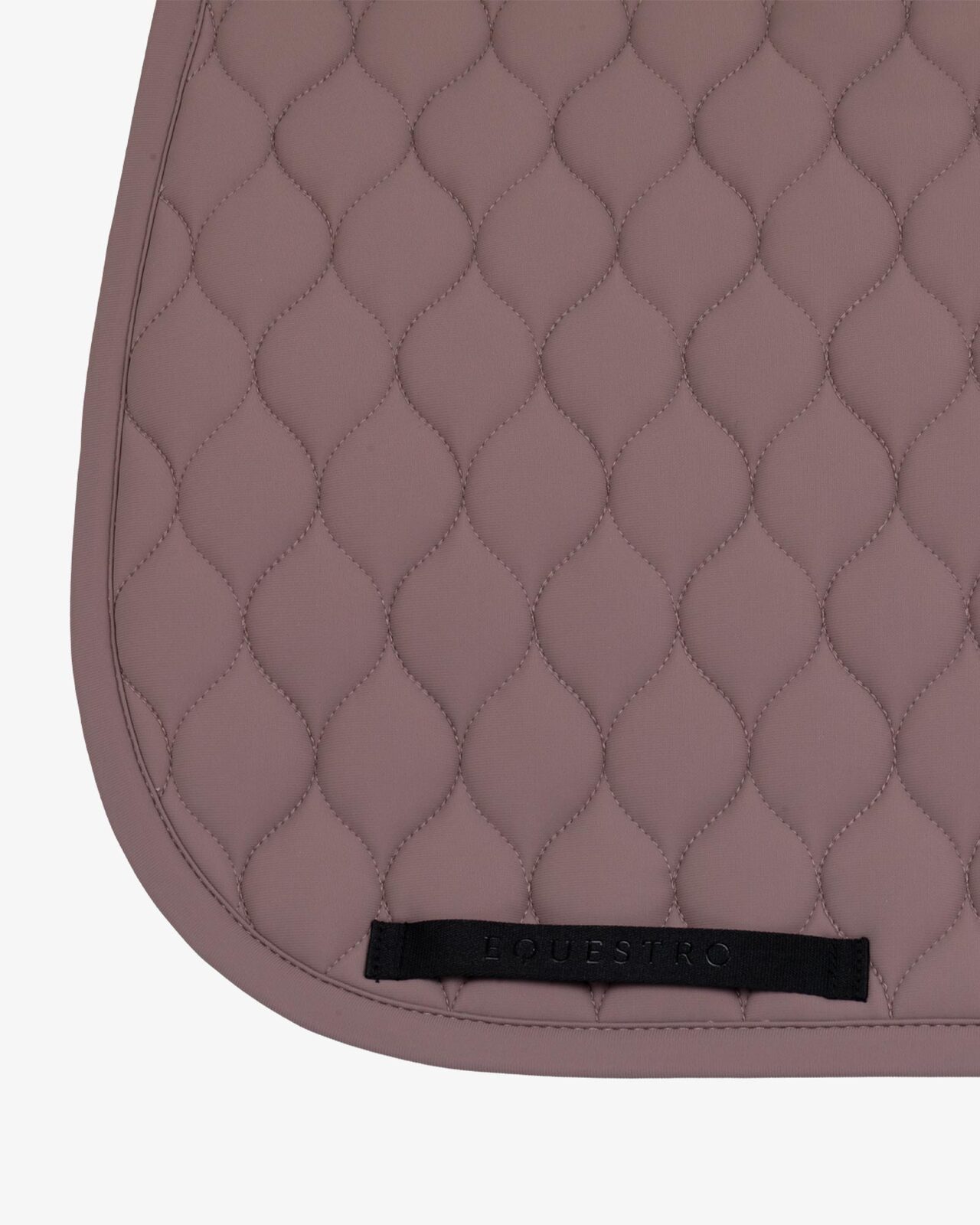 Dressage saddle pad with onion quilting