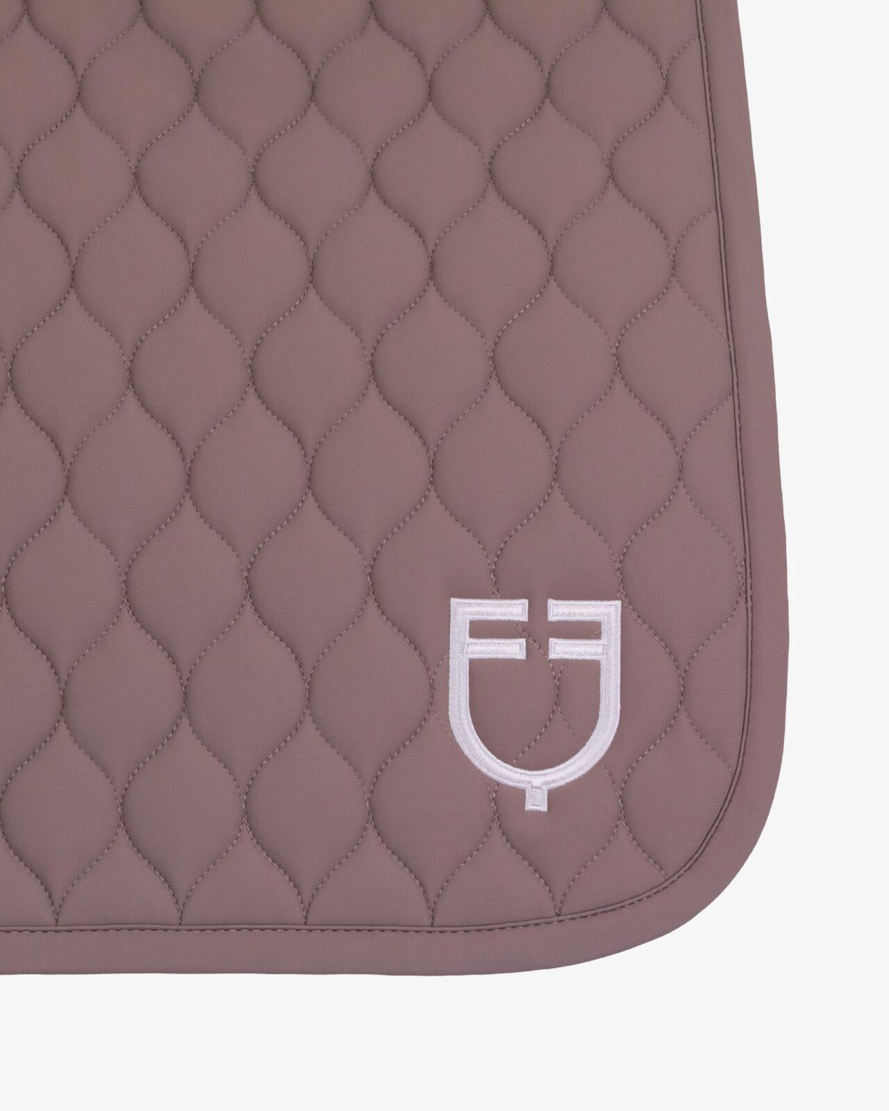 Dressage saddle pad with onion quilting