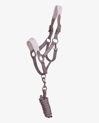 Technical halter with double adjustment and rubber-coated buckles