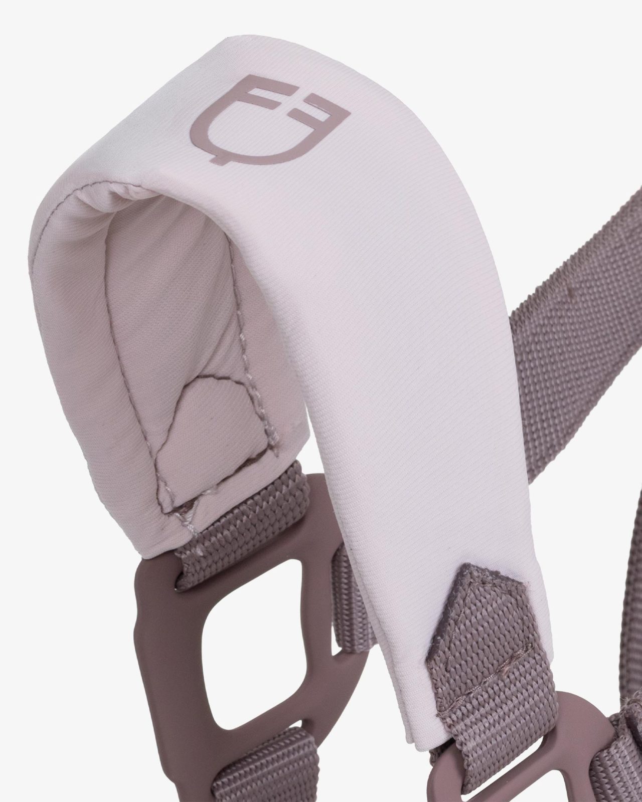 Technical halter with double adjustment and rubber-coated buckles