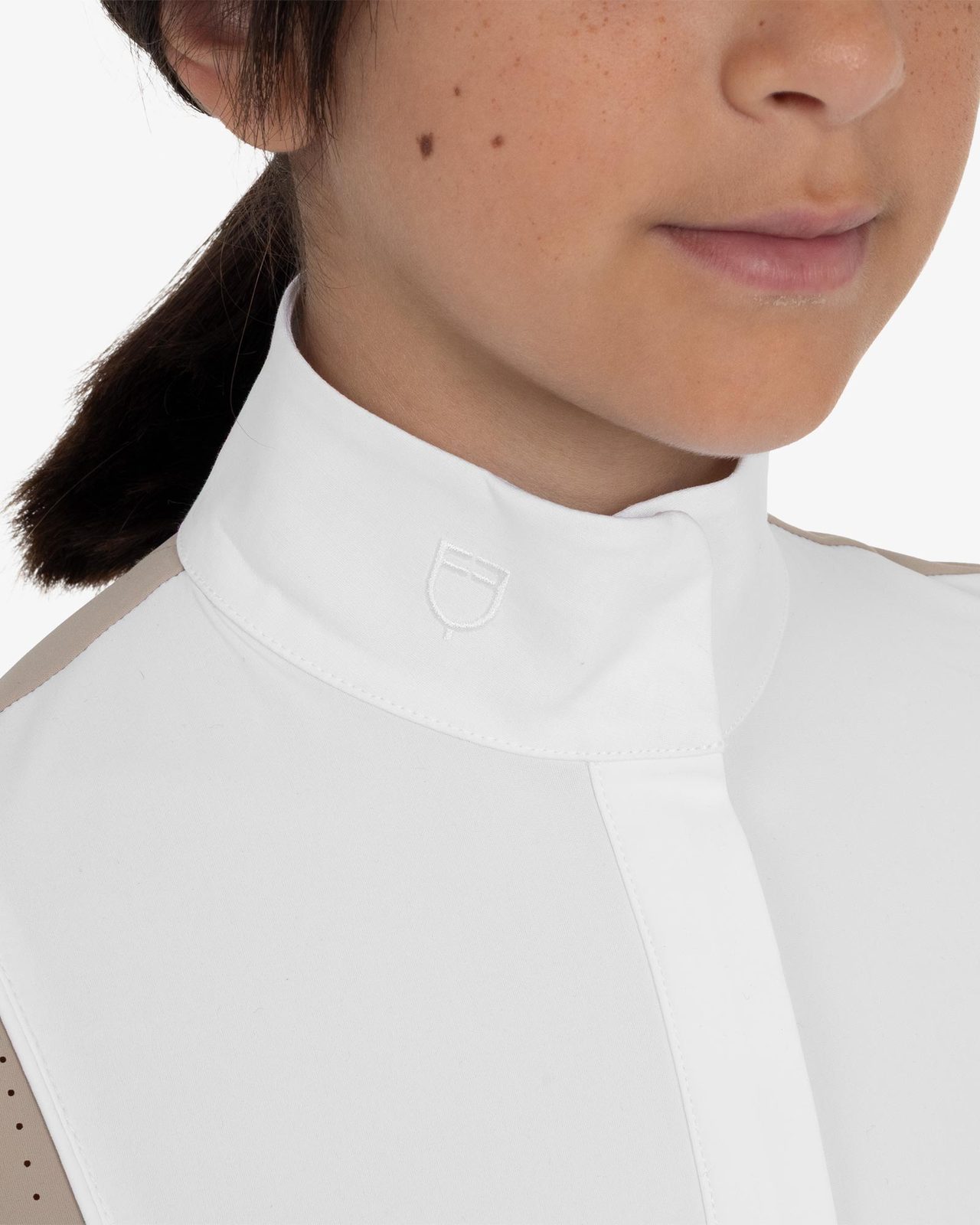 Girls' competition polo shirt with perforated inserts