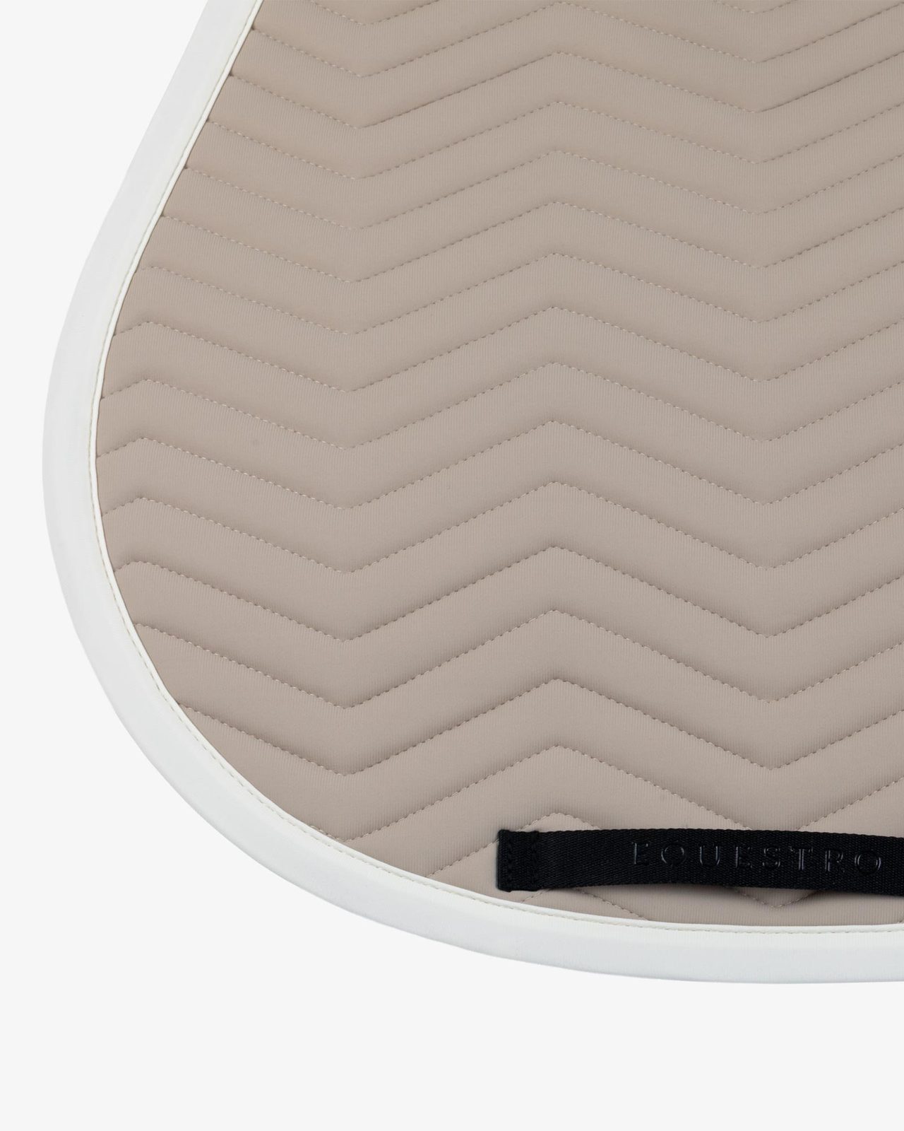Jumping saddle pad with wave quilting
