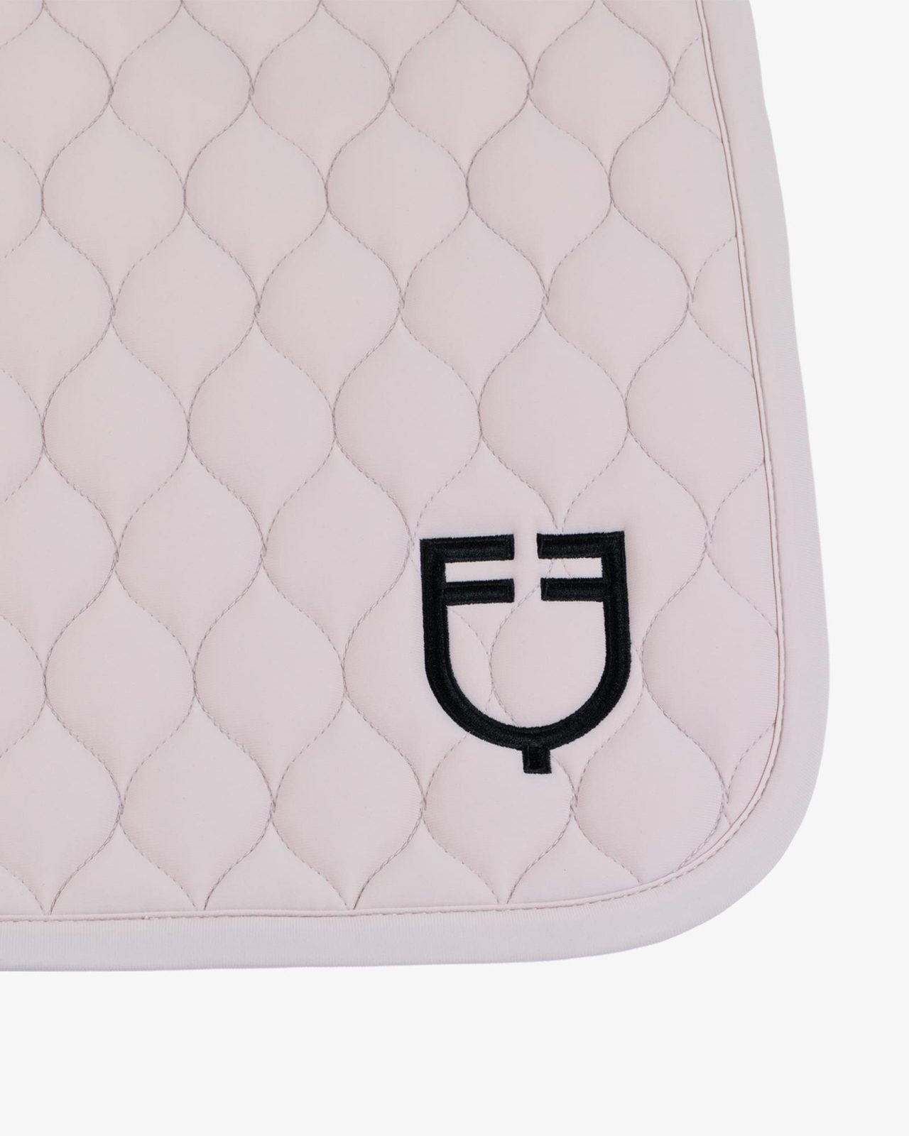 Jumping saddle pad with onion quilting