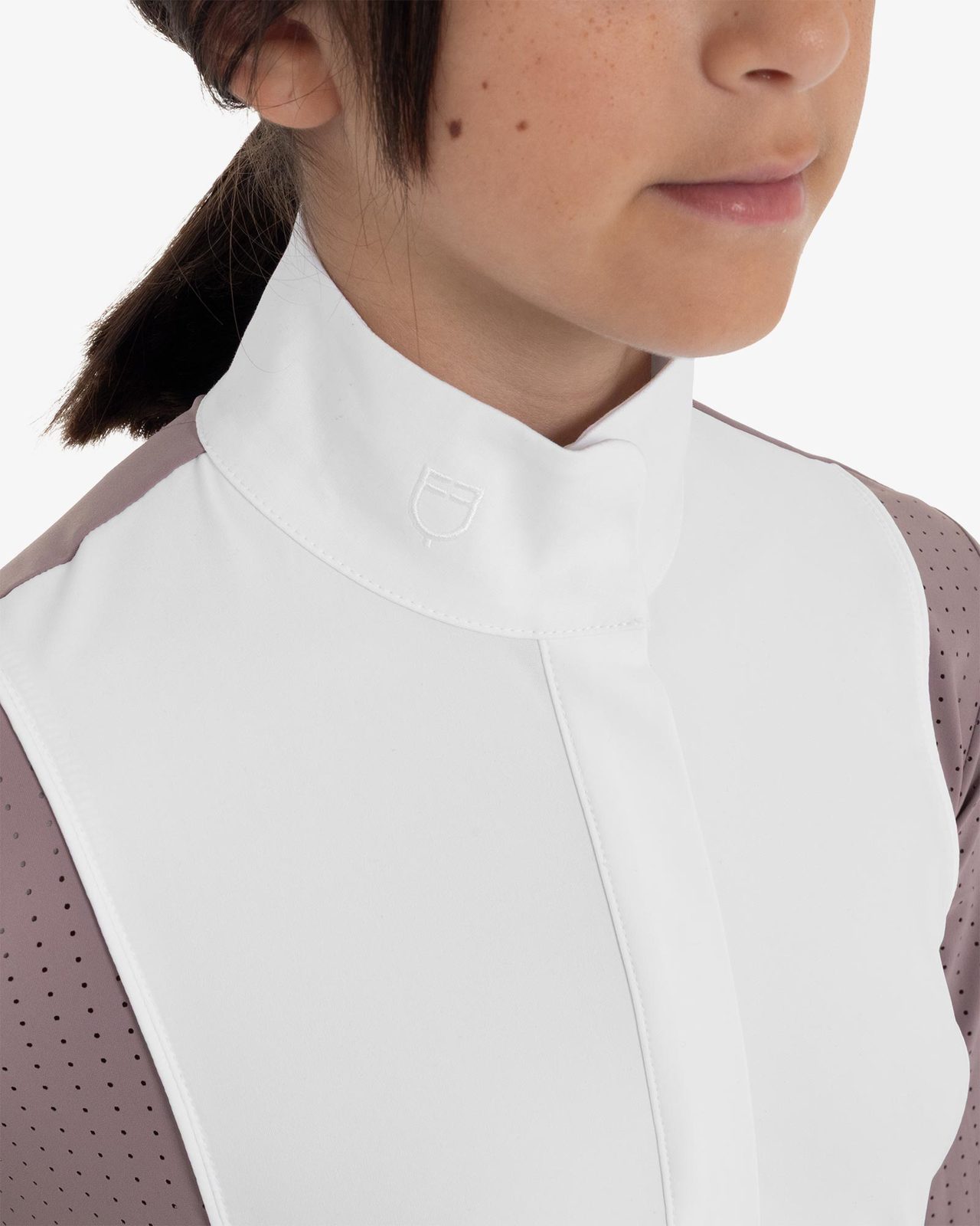 Girls' competition polo shirt with perforated inserts