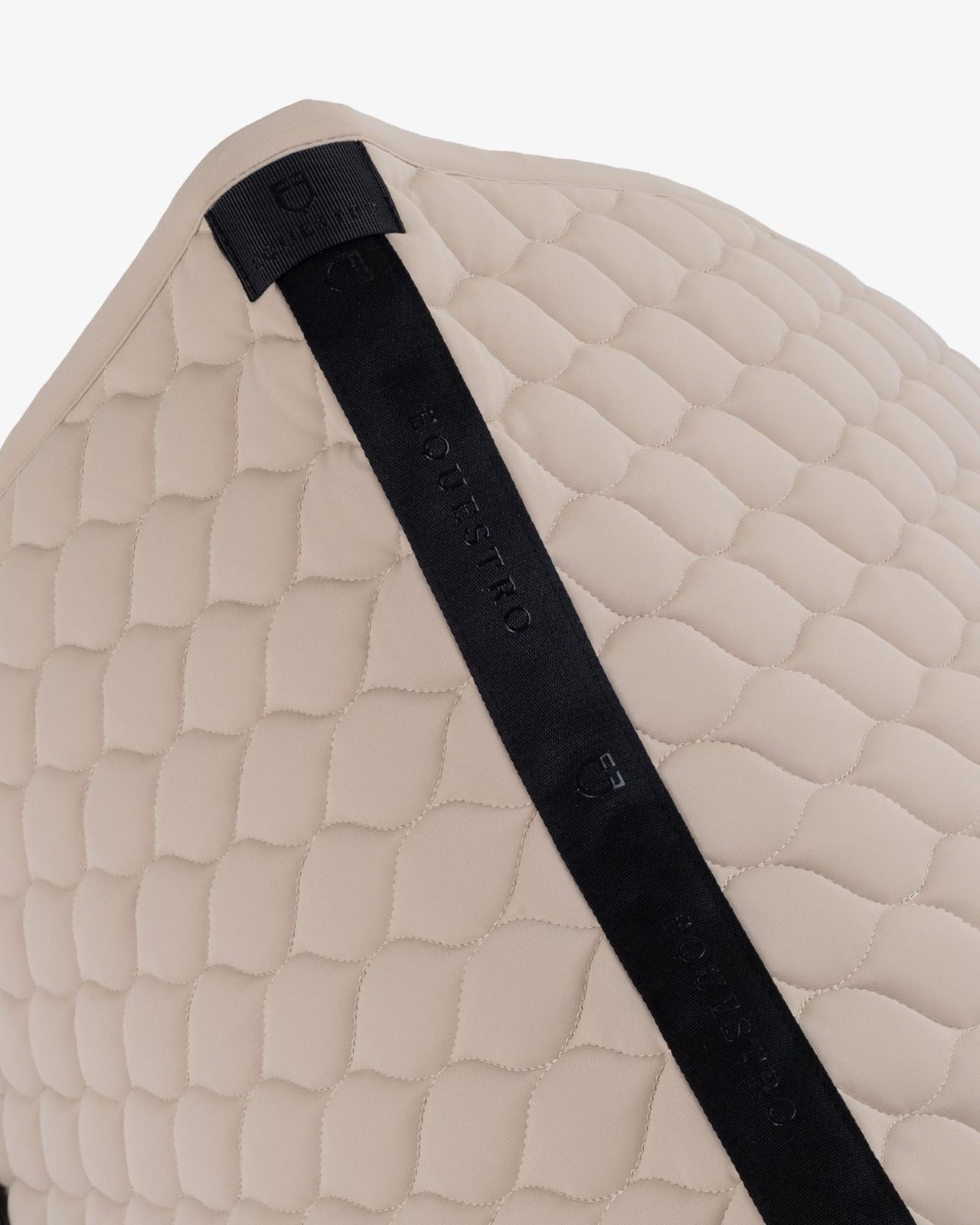 Dressage saddle pad with onion quilting