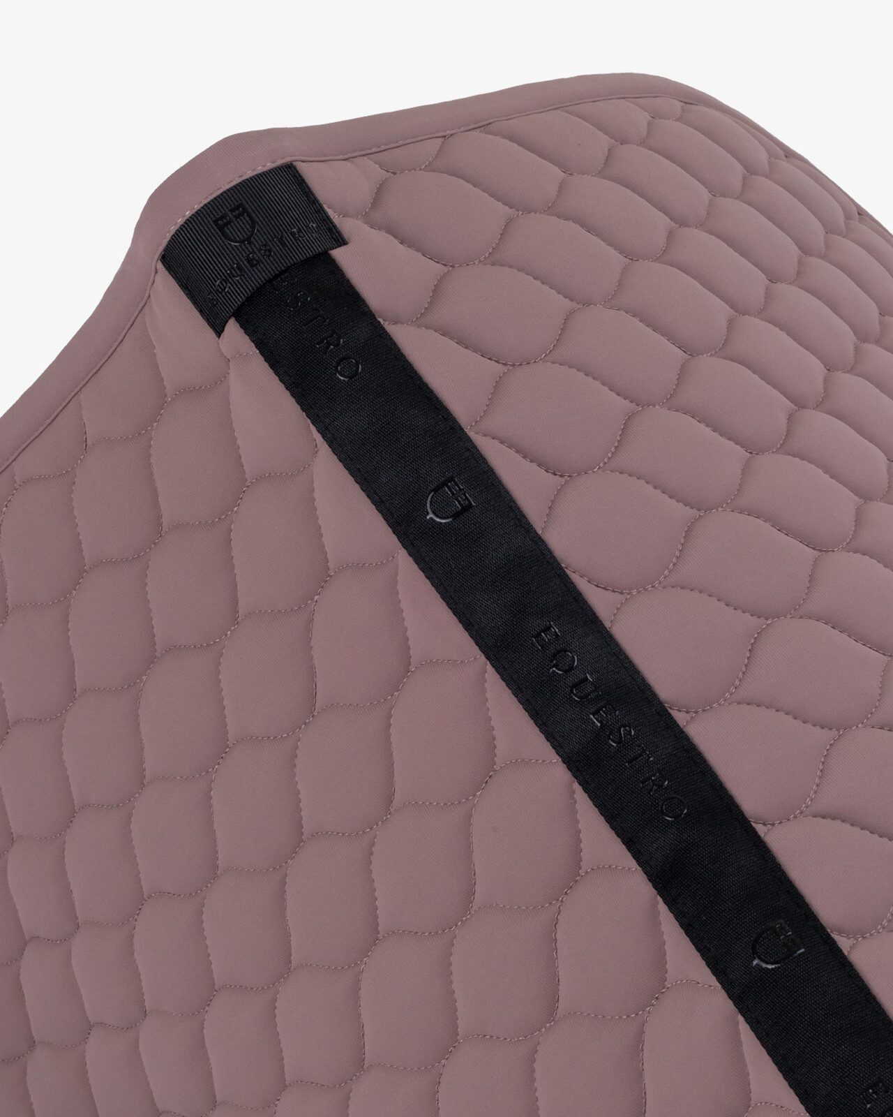 Jumping saddle pad with onion quilting